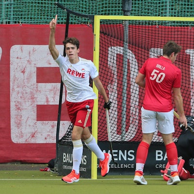 Rot-Weiss Köln vs. TSV Mannheimer, 1.Hockey Bundesliga Herren, Jubel nach dem Tor zum 2:0 durch Fabio Seitz (RW), 10.10.2021, Bild: Herbert Bucco