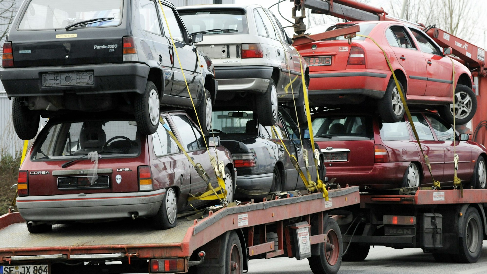 Immer häufiger werden Gebrauchtwagenkäufer Opfer von Betrug durch gefälschte Kfz-Zulassungsbescheinigungen. Worauf sollte man beim Kauf also achten?