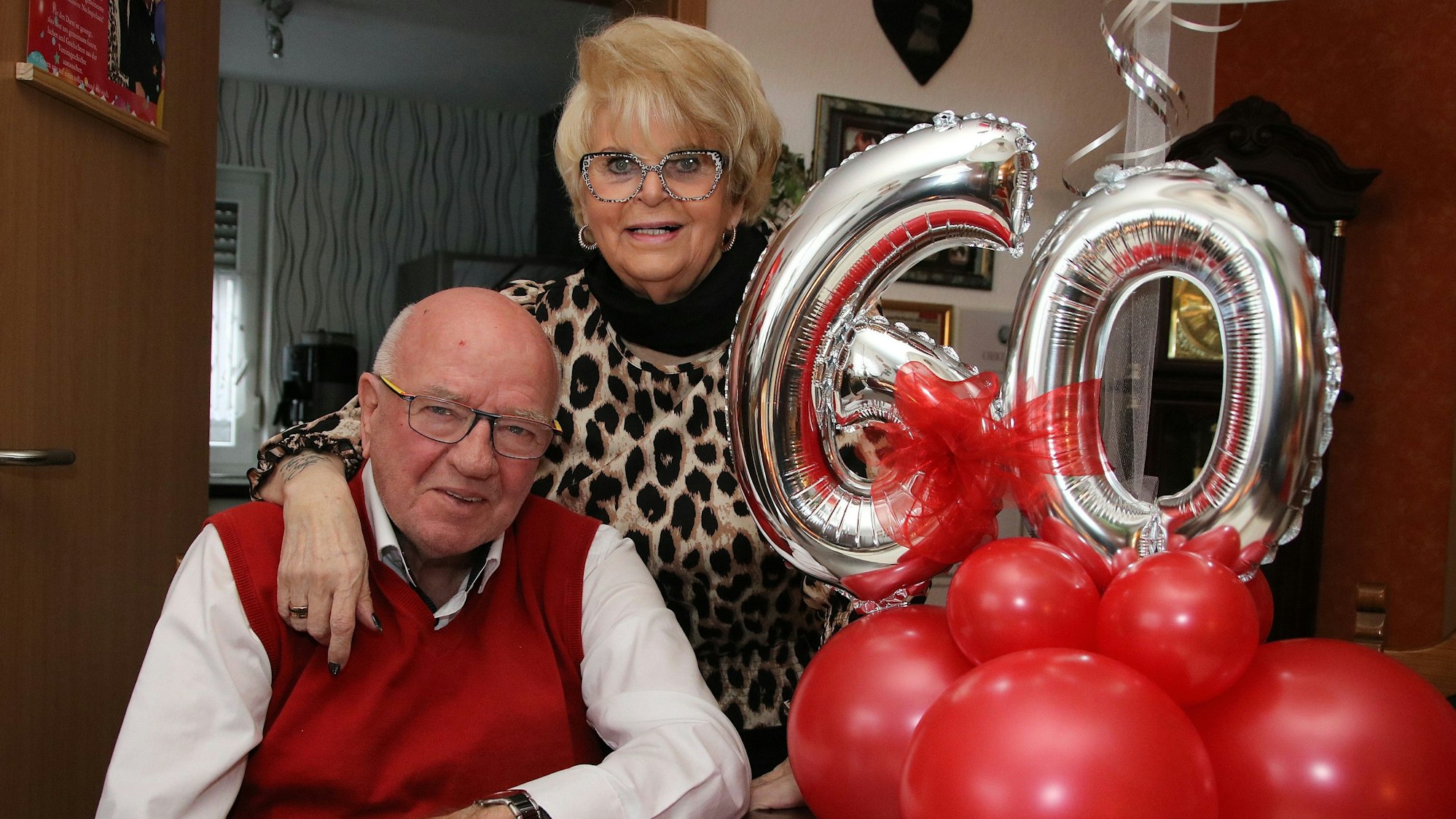 Das Foto zeigt Hans Jürgen und Monika Breidenbach, die seit 60 Jahren verheiratet sind.