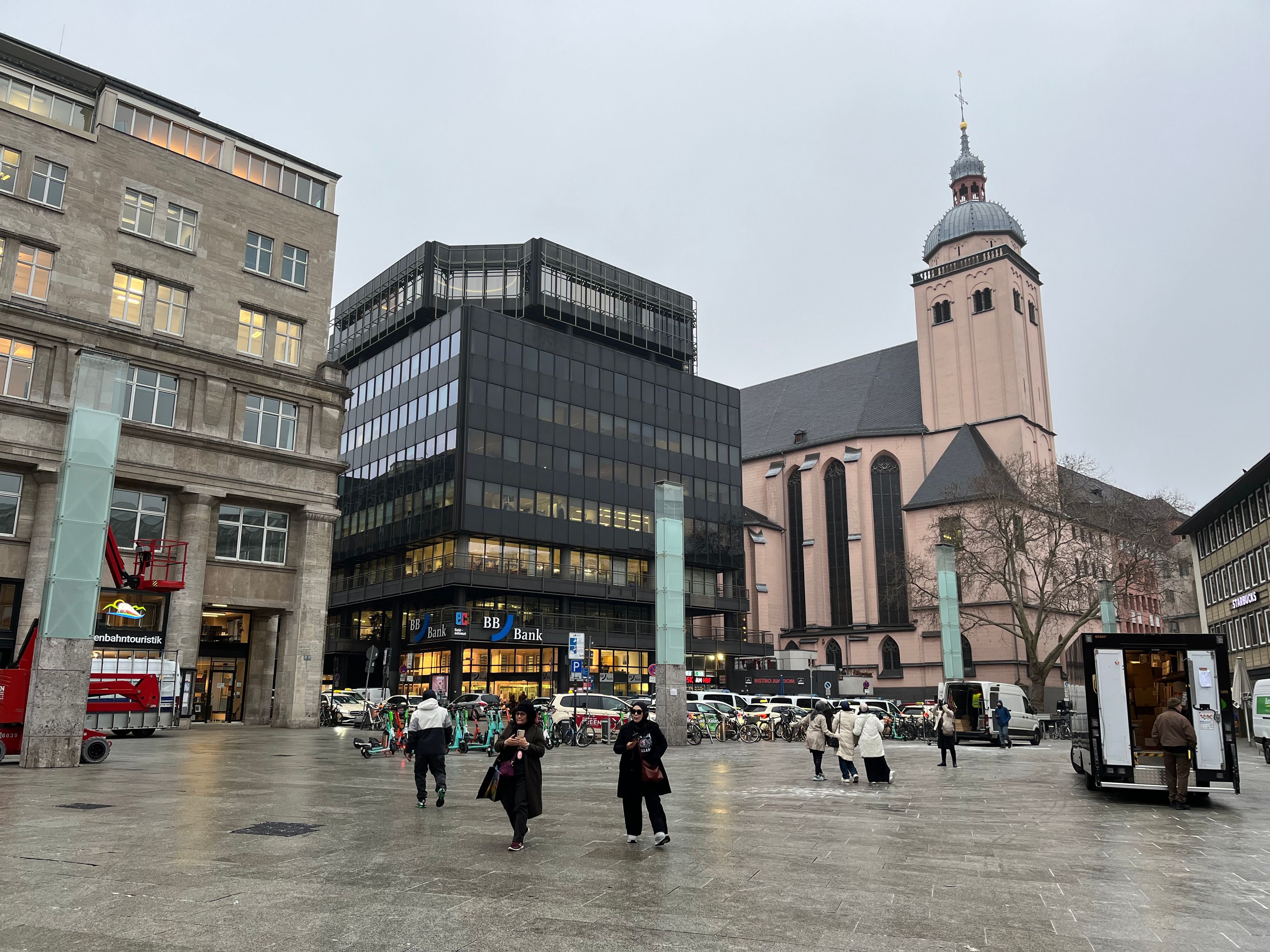 Blick vom Bahnhofsvorplatz
