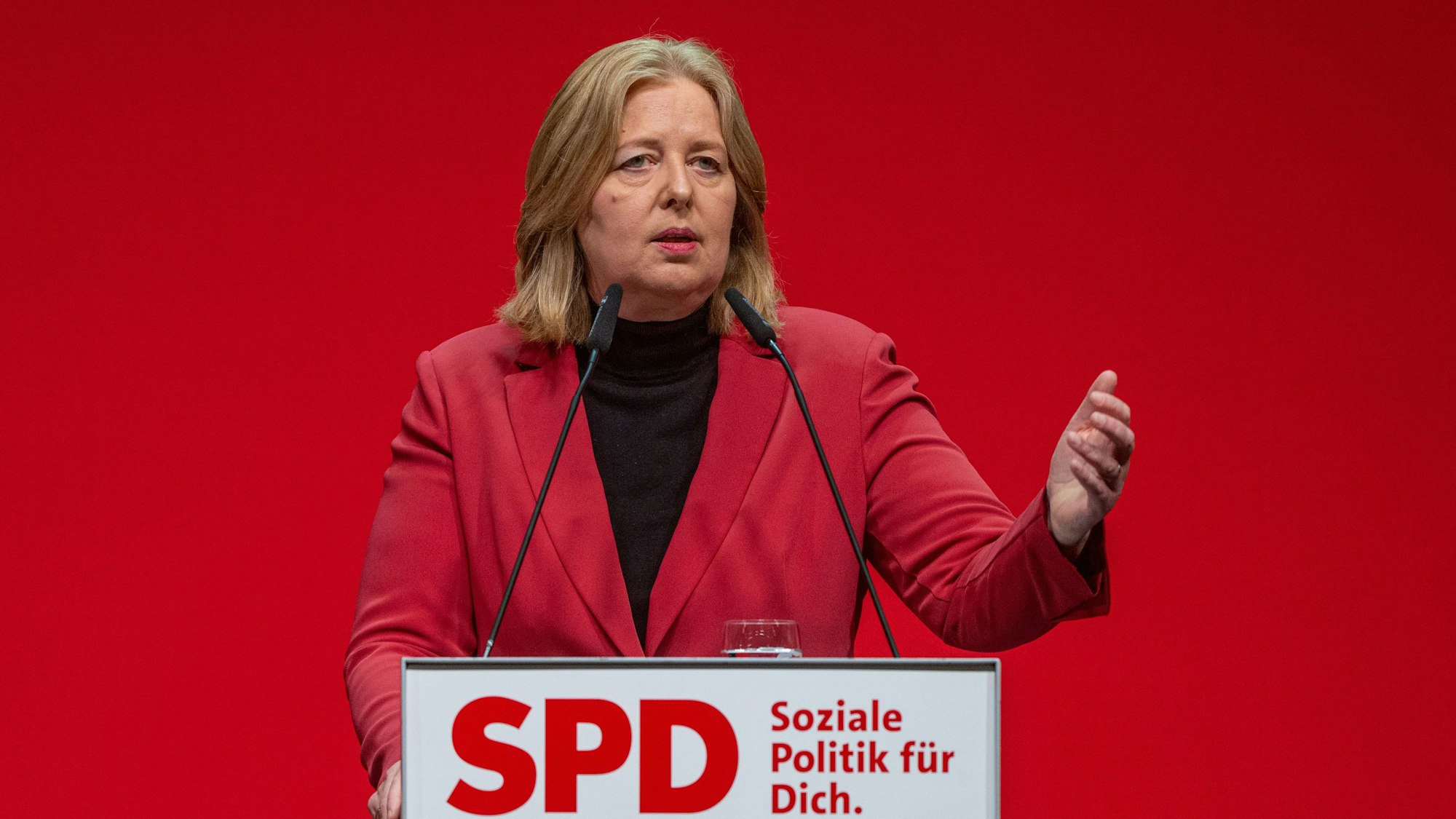 Bärbel Bas, Bundesministerin für Arbeit und Soziales, plant Reformen bei den Sozialleistungen.