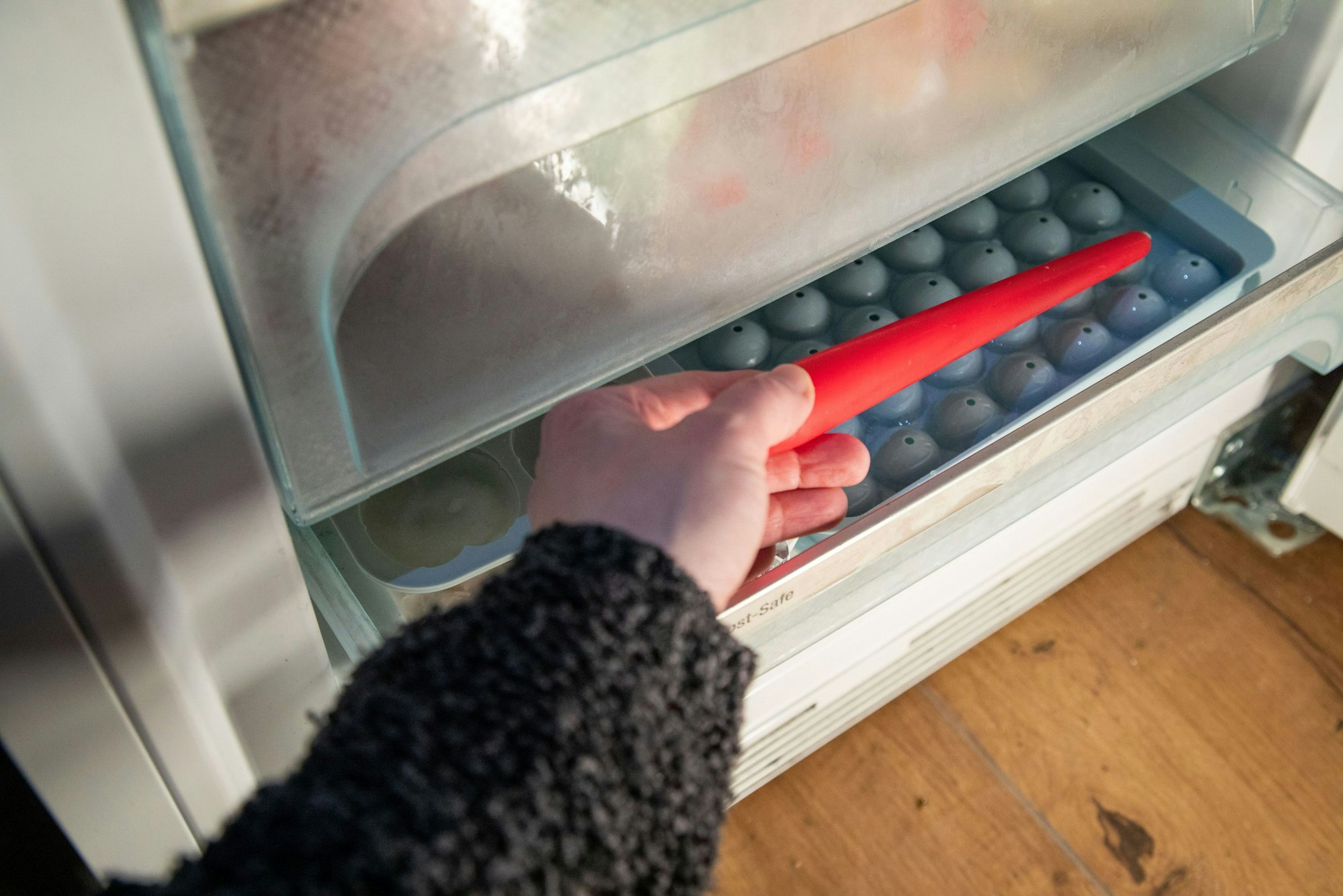 Schritt 2: Die Kerze für ein bis zwei Stunden in den Tiefkühler legen.