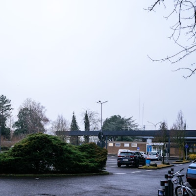 Zu sehen ist der Eingangsbereich des Produktionsgeländes.