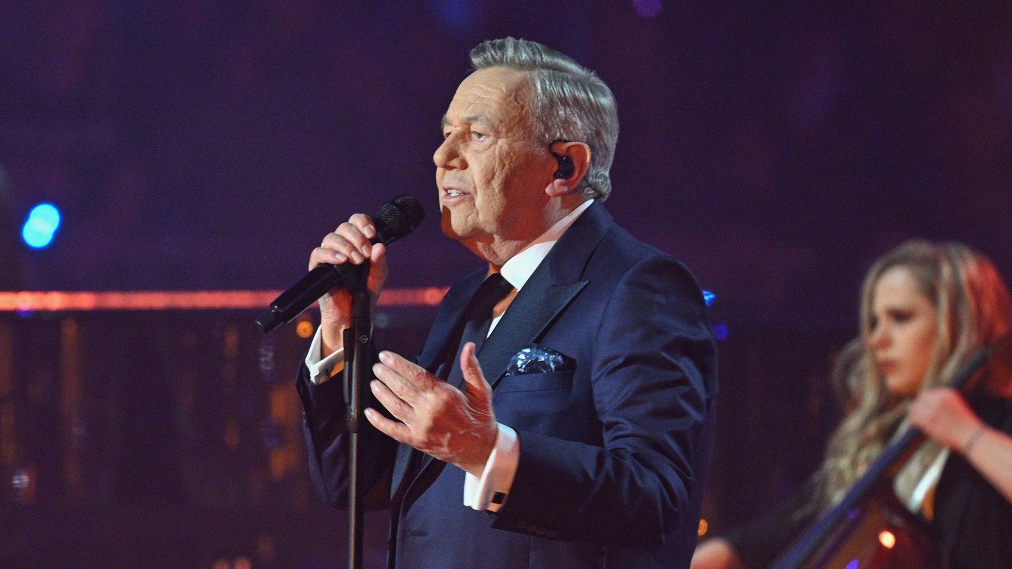 Eine Bänderverletzung zwingt Schlagerstar Roland Kaiser laut Management zu einer Zwangspause. (Archivbild)