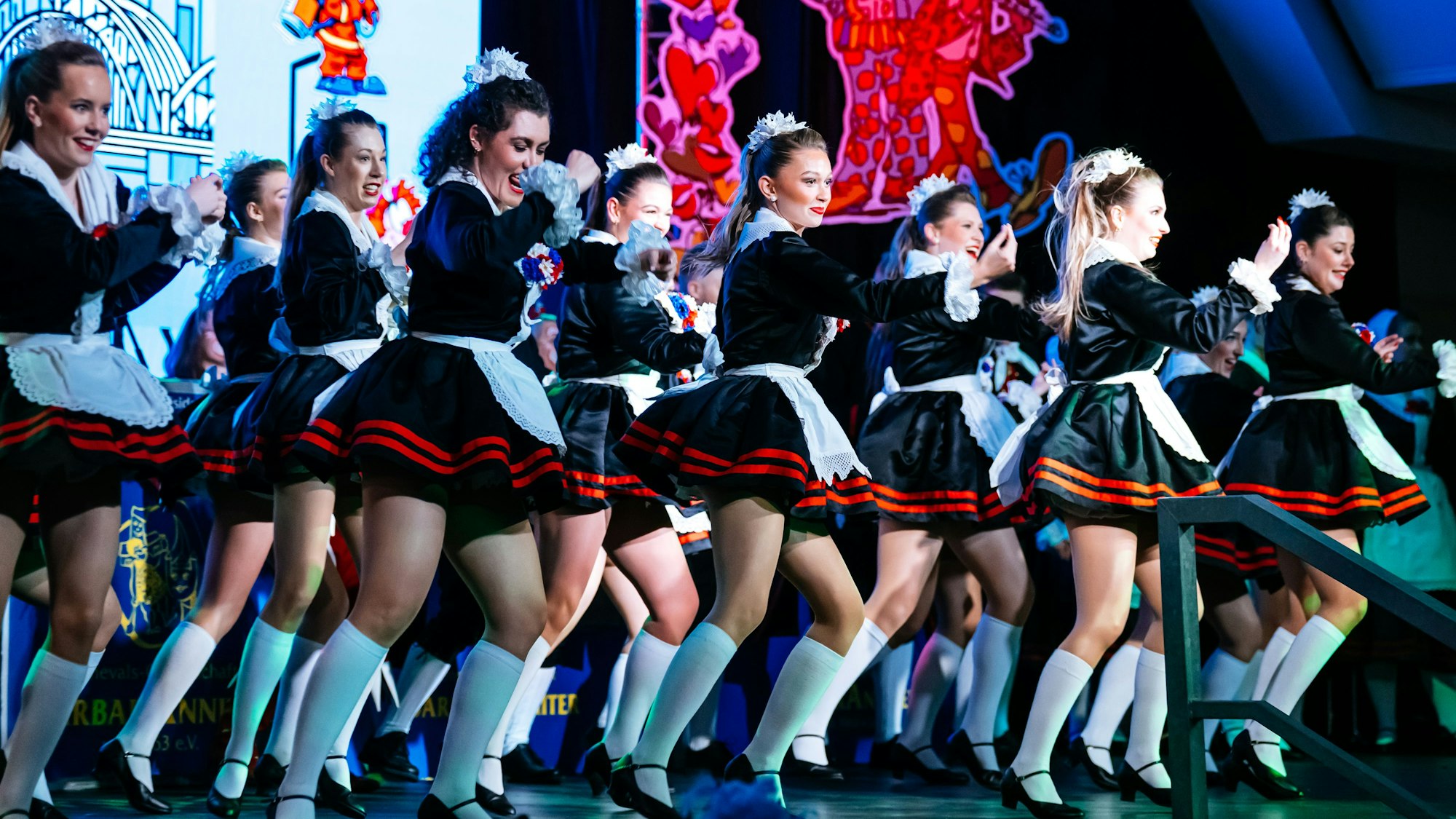 Die Trachten spiegeln die Kleidung der Mägde von vor 200 Jahren wider.