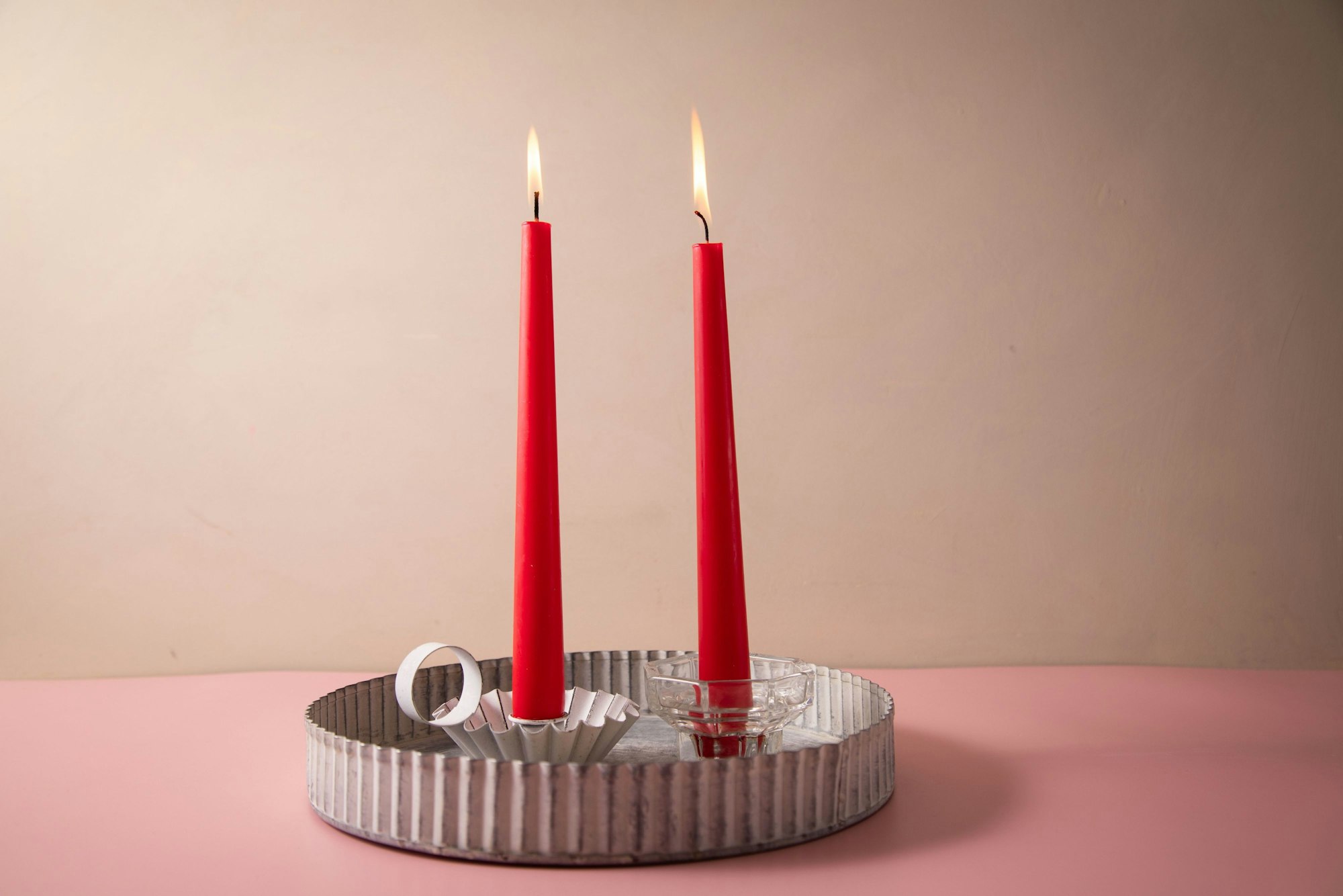 Fazit: Die gekühlte Kerze (links) brennt langsamer.