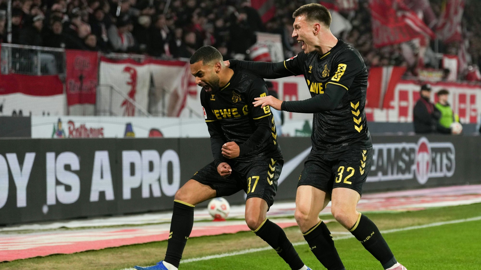 In Topform: Linton Maina (l.) hat in den beiden jüngsten Bundesliga-Partien des 1. FC Köln gescort.