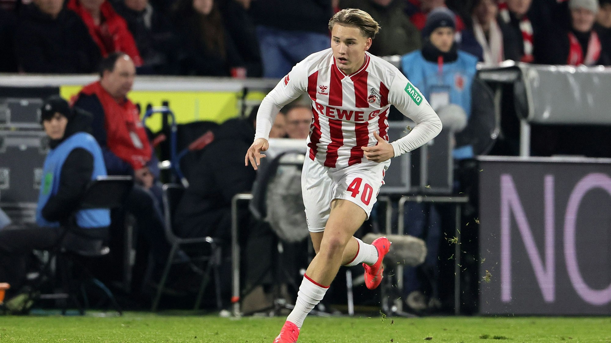 1. FC Köln vs. Bayern München, 17. Spieltag, Fynn Schenten (1. FC Köln), Bild: Herbert Bucco