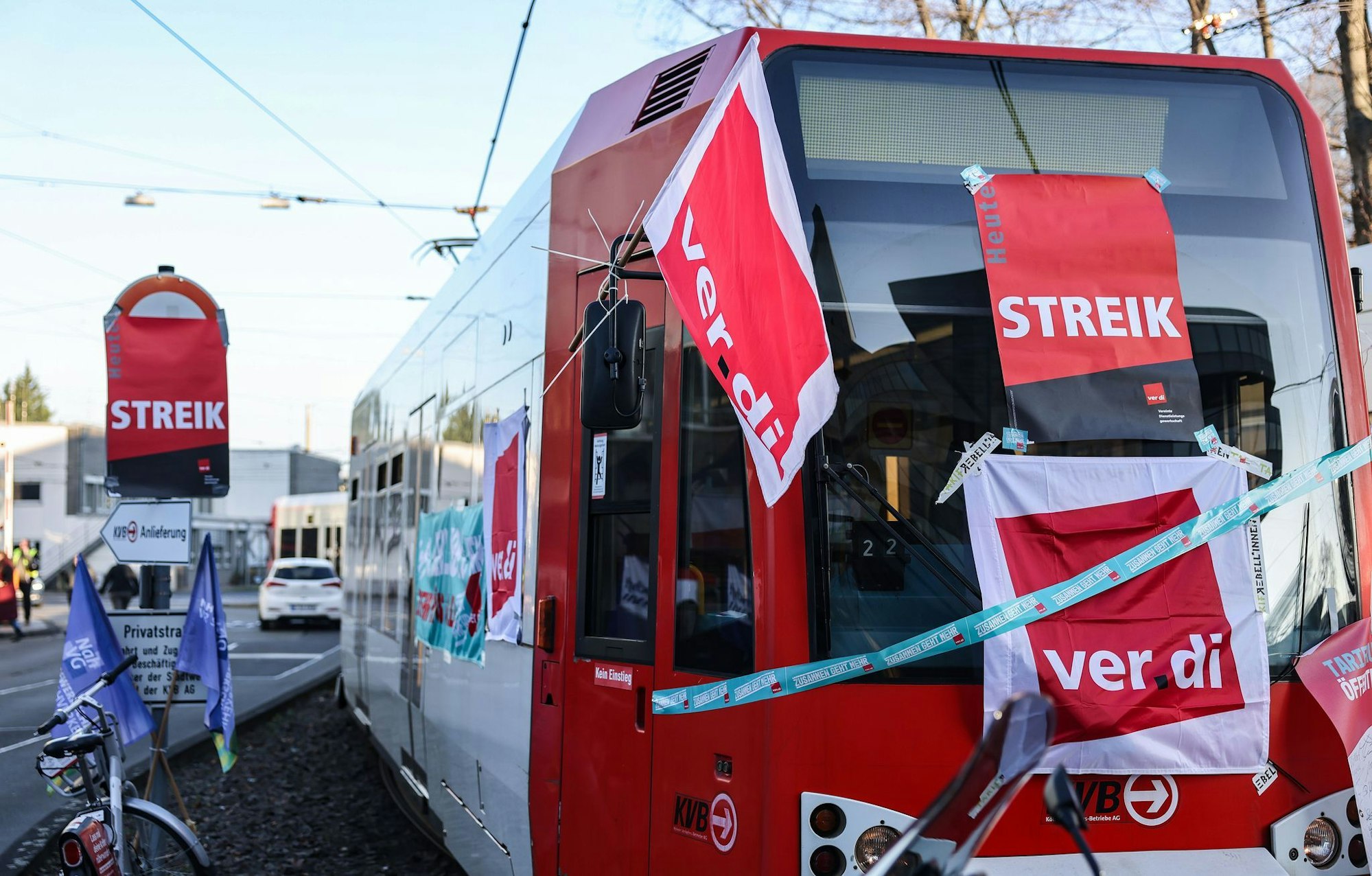Verdi schließt Warnstreiks im Nahverkehr nicht aus. (Archivbild)
