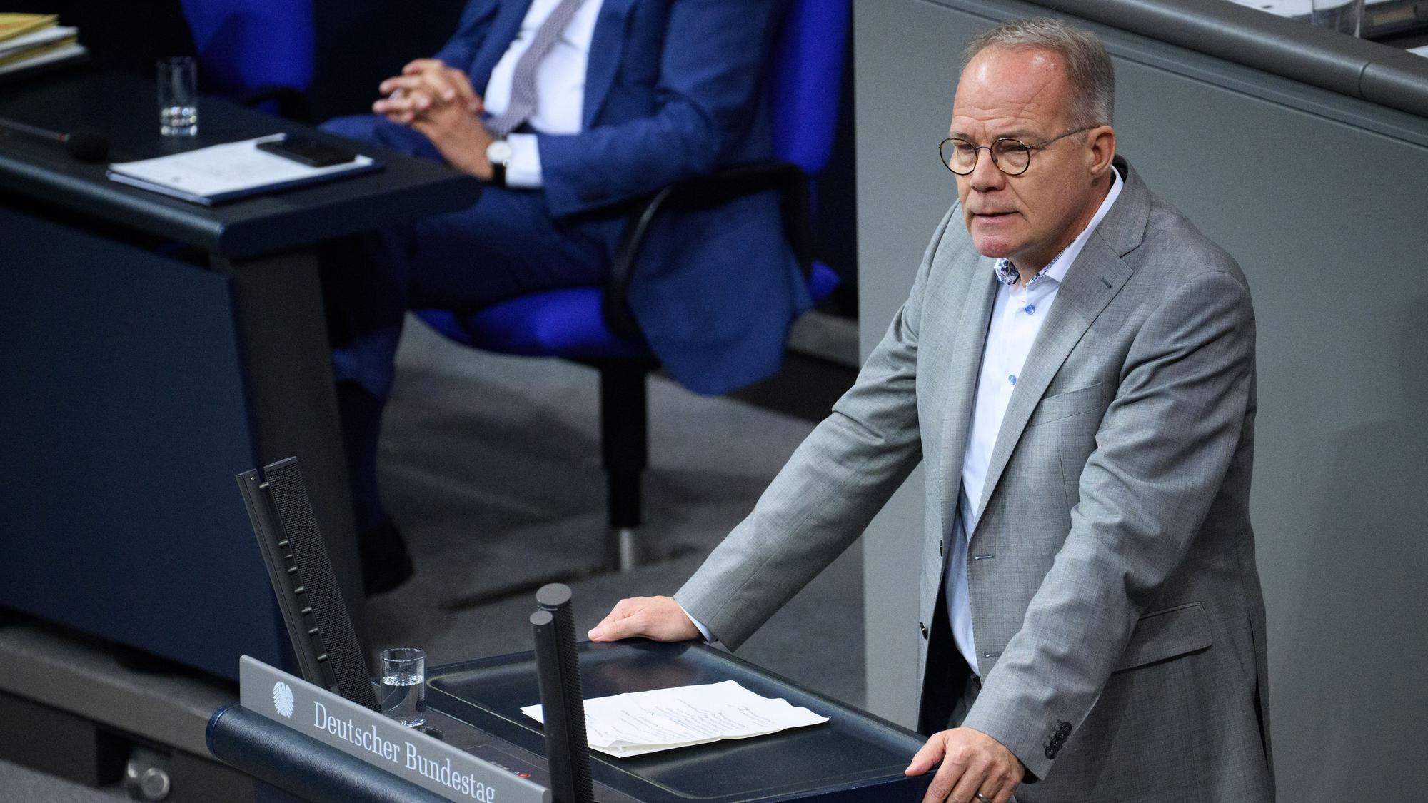 Matthias Miersch, Vorsitzender der SPD-Bundestagsfraktion, spricht während der Debatte zur Regierungserklärung von Bundeskanzler Merz.