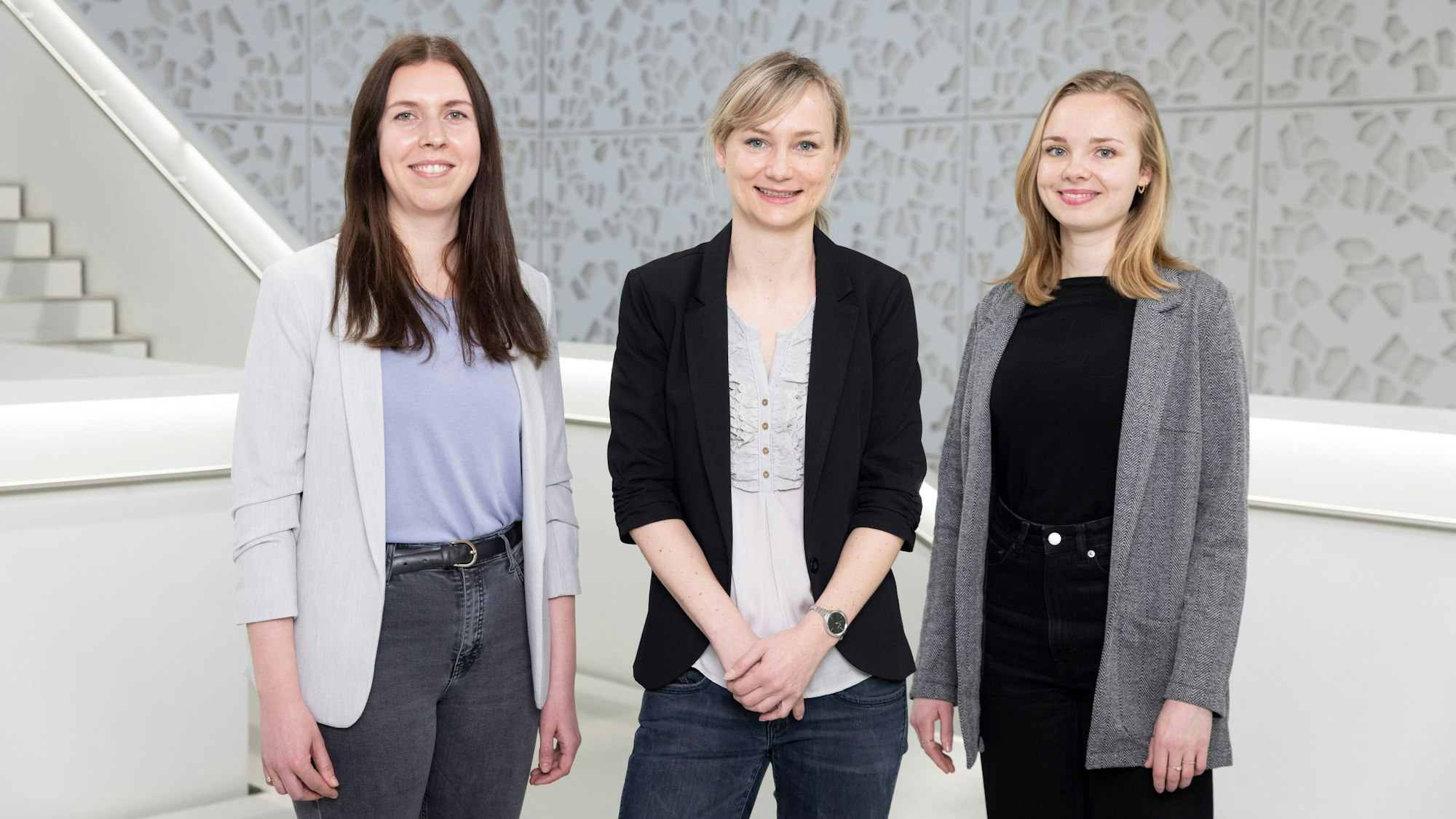 Das Team der „Jeckenstudie“: Dr. Paula Steinhoff (v.l.), Prof. Dr. Lea Ellwardt und Dr. Amelie Reiner.
