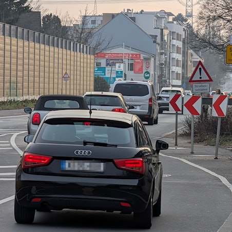 Das Foto zeigt das Nadelöhr am Ortseingang von Efferen aus Richtung Köln.