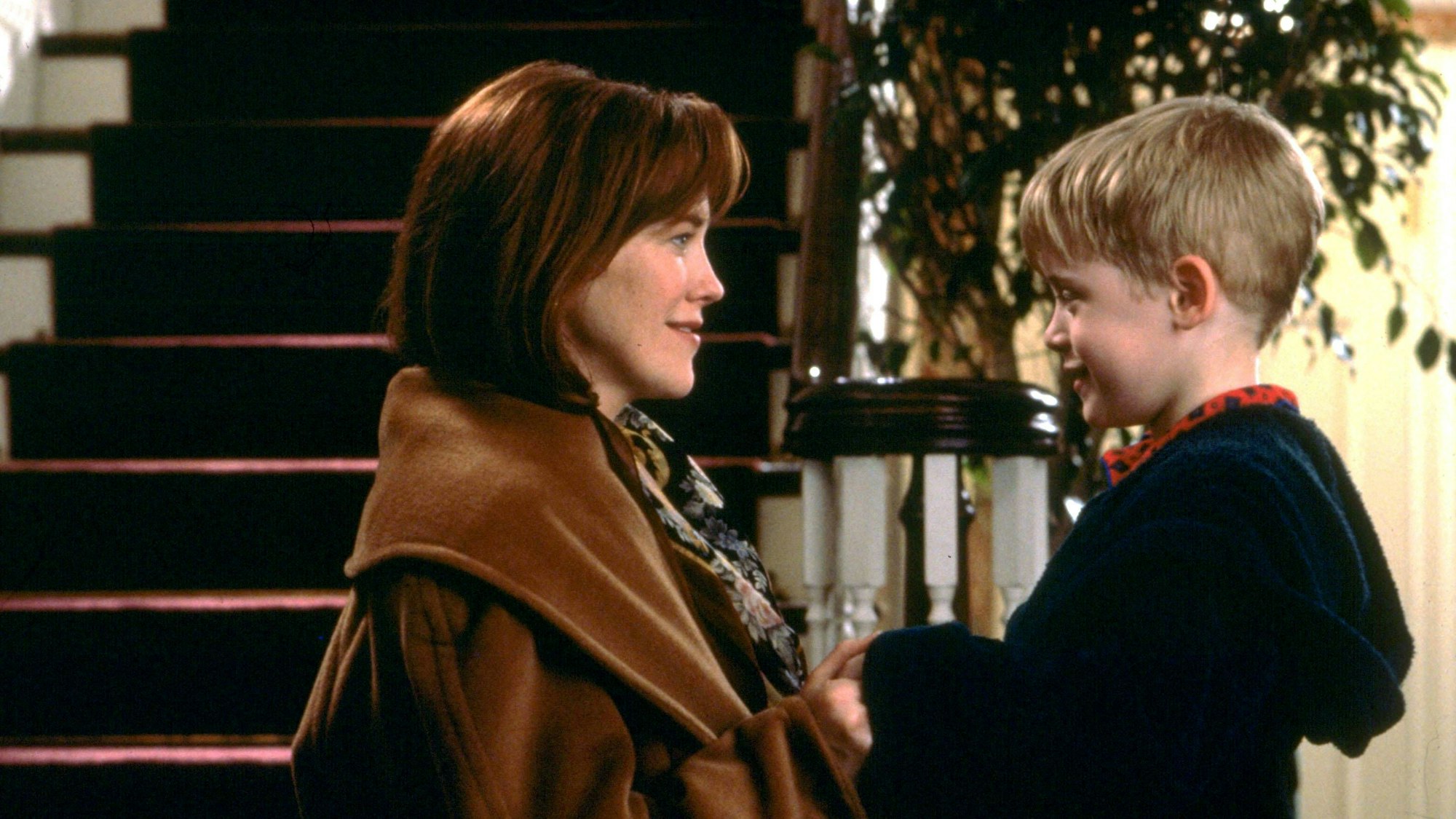 Catherine O'Hara und Macaulay Culkin Characters in „Kevin – Allein zu Haus“.