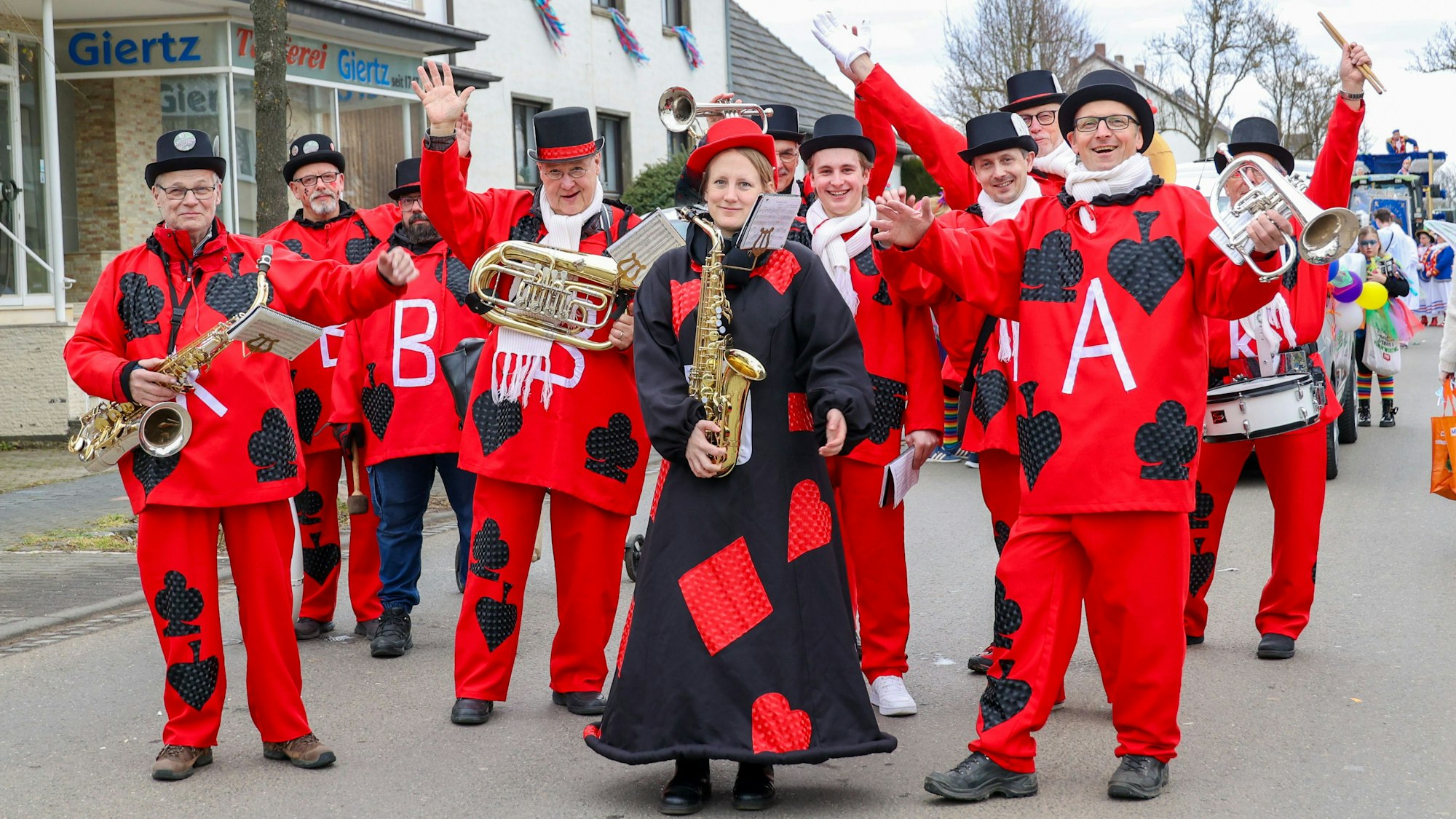 Für die passende Musik sorgten die Karnevalisten beim Zug auf den Straßen von Adendorf im vergangenen Jahr.