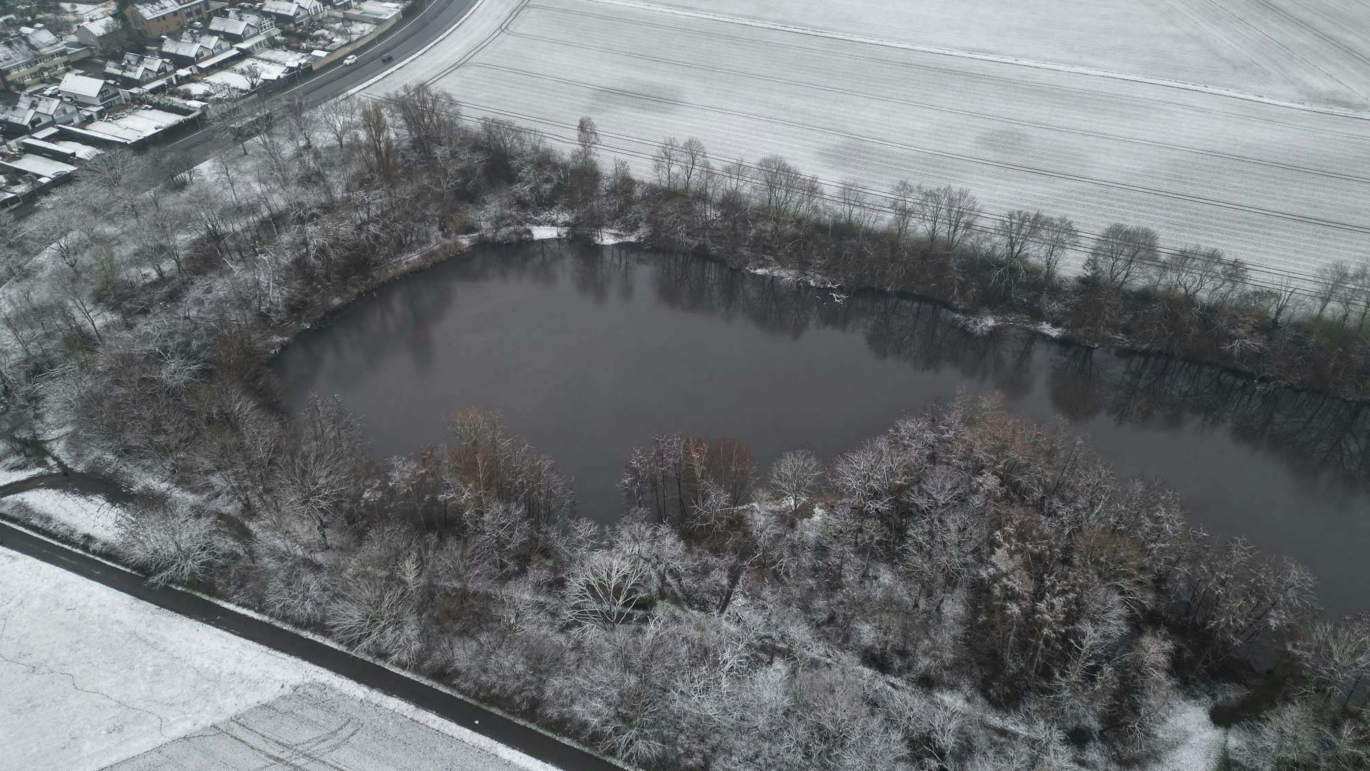 Die Leiche wurde in der Nähe eines Sees gefunden.