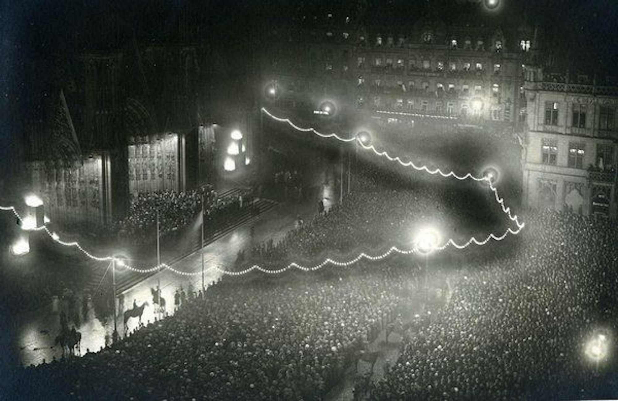 Befreiungsfeier vor dem Dom