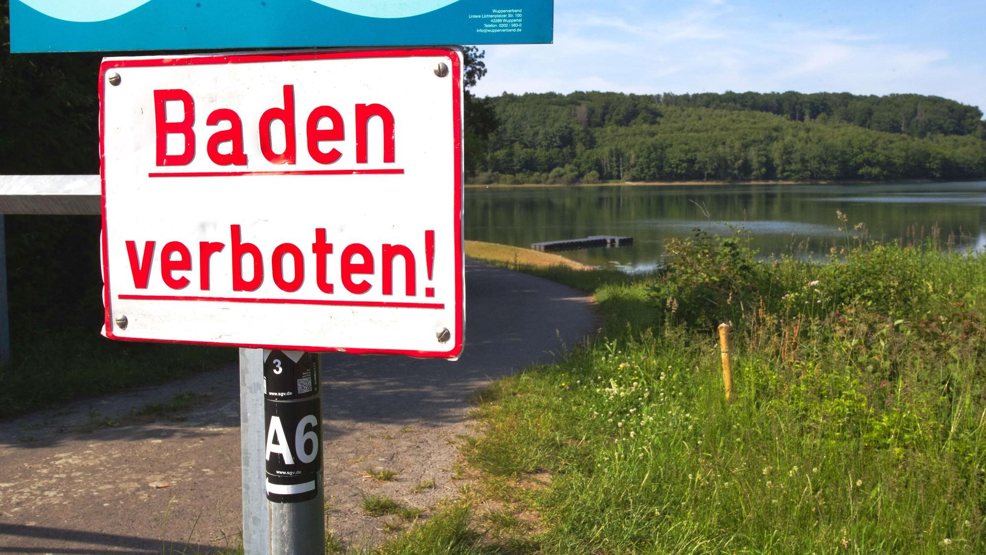 Die Lingese- und die Bruchertalsperre ziehen viele Besucher an. Doch im Sommer galt wegen Blaualgen zeitweilig ein Badeverbot.
