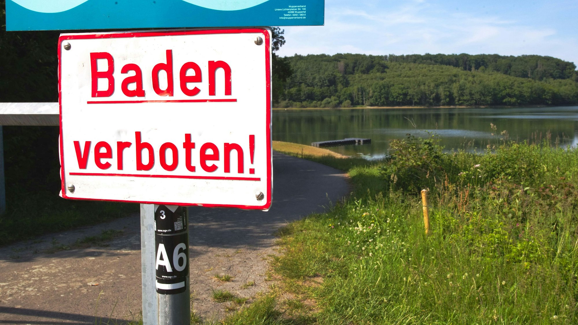Die Lingese- und die Bruchertalsperre ziehen viele Besucher an. Doch im Sommer galt wegen Blaualgen zeitweilig ein Badeverbot.