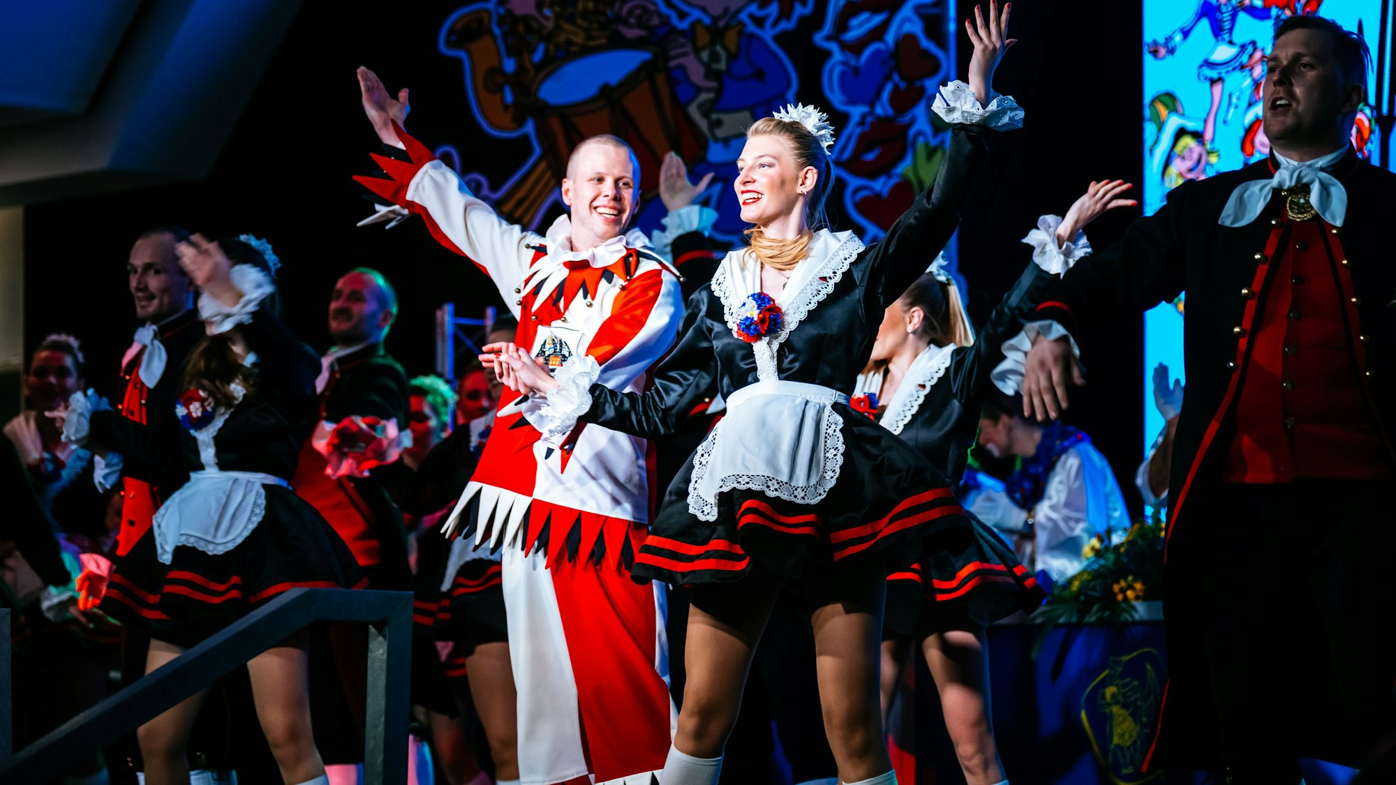 Die Helligen Knächte un Mägde auf der Bühne des Ostermann-Saals.