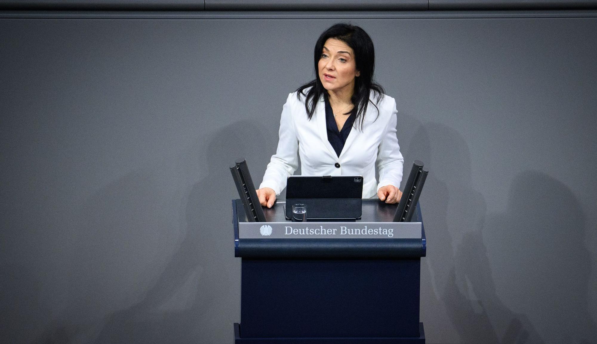 Wirtschaftsministerin Reiche: Ermutigende Signale für die deutsche Wirtschaft, aber weitere Reformen notwendig.