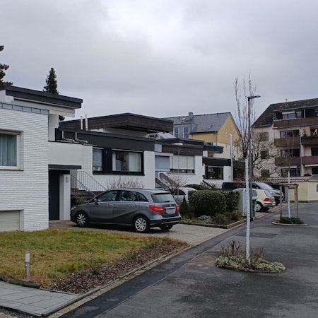 Häuser mit Flachdach am Finkenweg in Siegburg-Wolsdorf