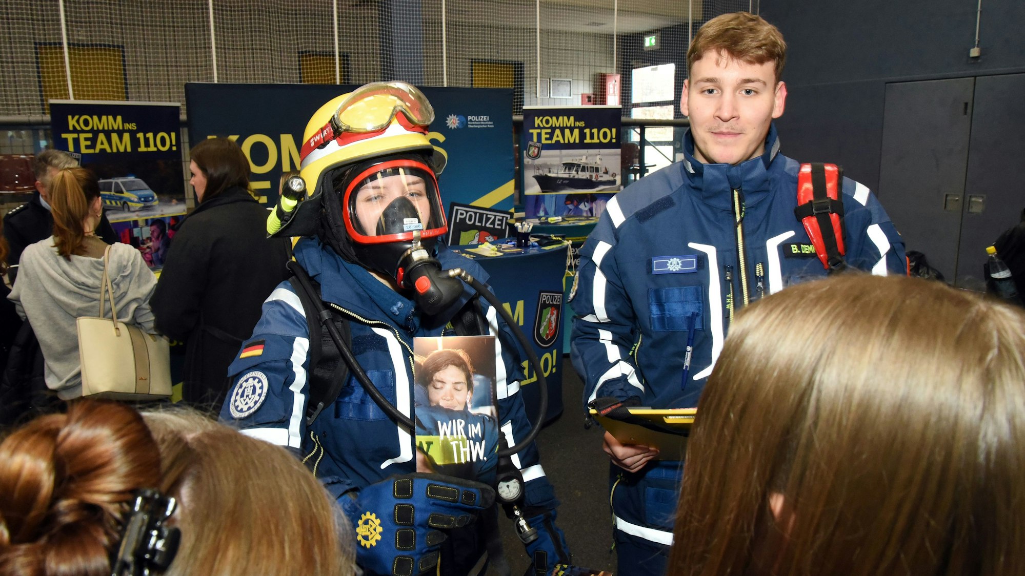 Bei der Orientierungsmesse in Waldbröl haben auch Institutionen aus dem Katastrophenschutz, hier das Technische Hilfswerk, sich und ihre Ausbilungsmöglichkeiten vorgestellt.