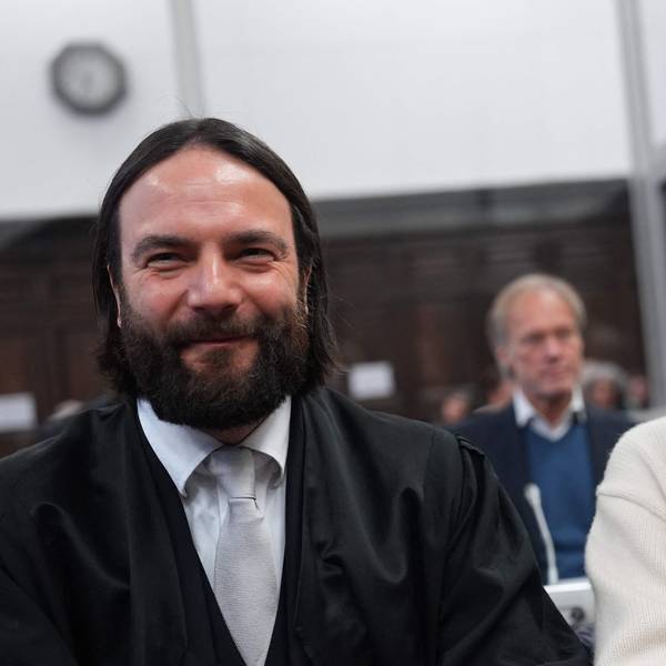 Christina Block und ihr Anwalt Ingo Bott. im Hintergrund ist Gerhard Delling.