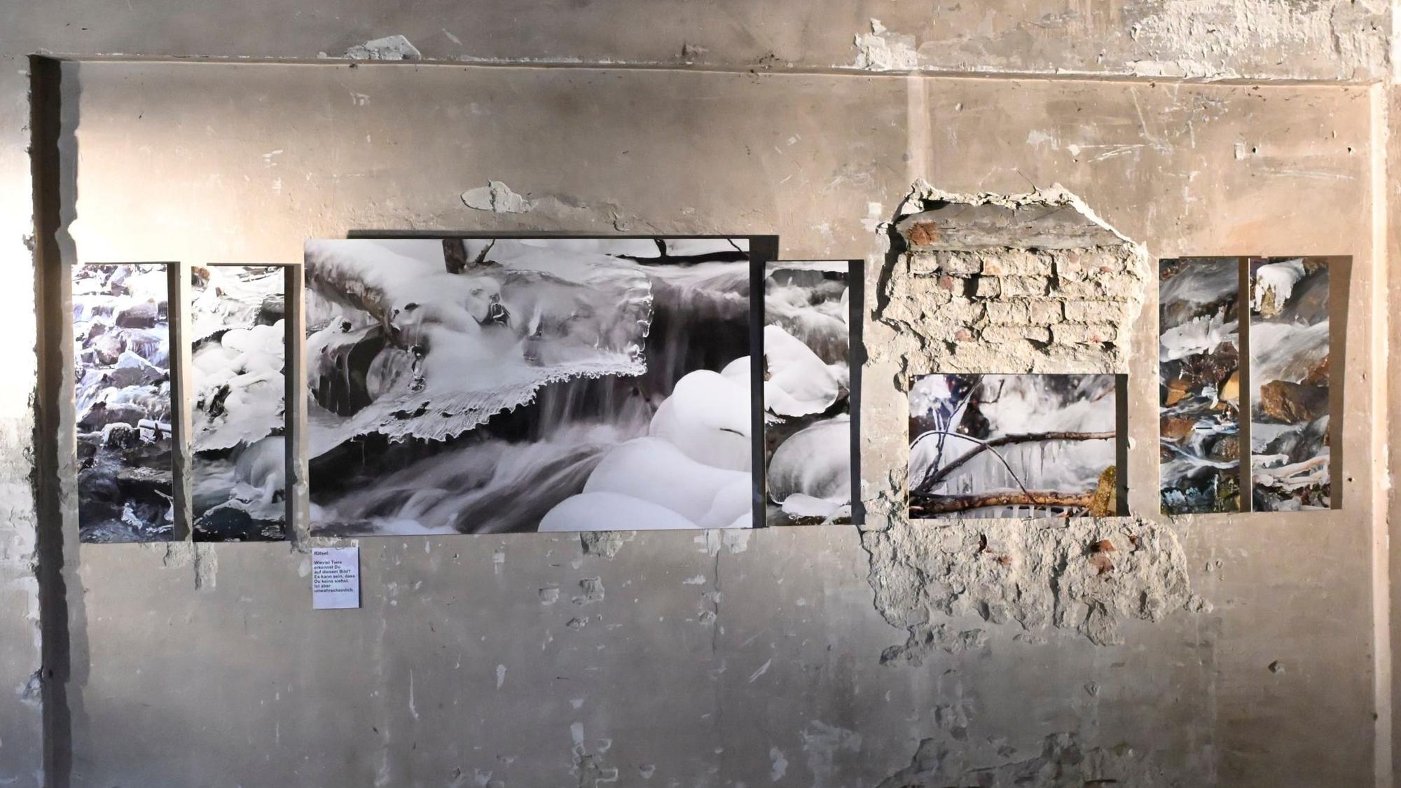 Fotografien zeigen Eisplatten, die über die Strunde ragen.