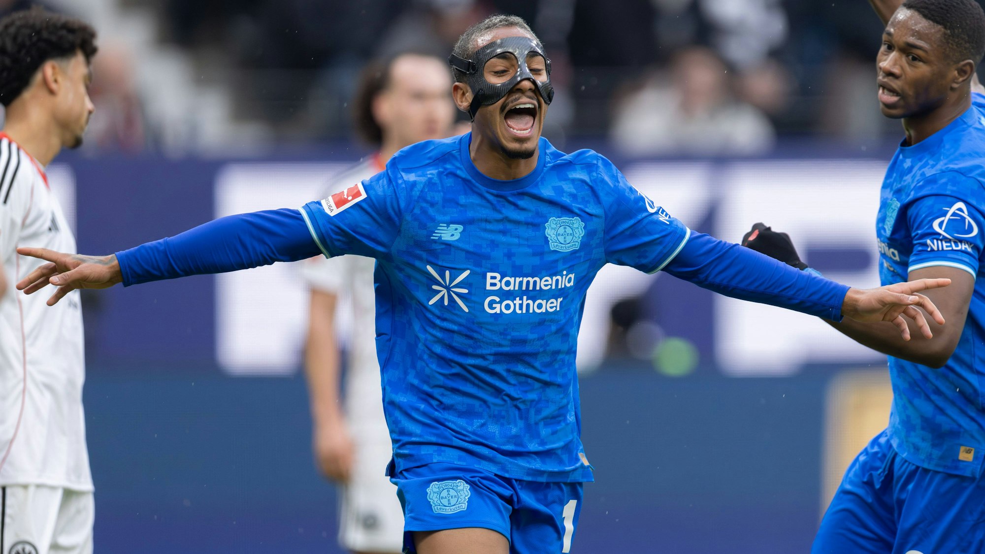 Arthur freut sich nach seinem Tor zum 0:1 über sein erstes Bundesligator.