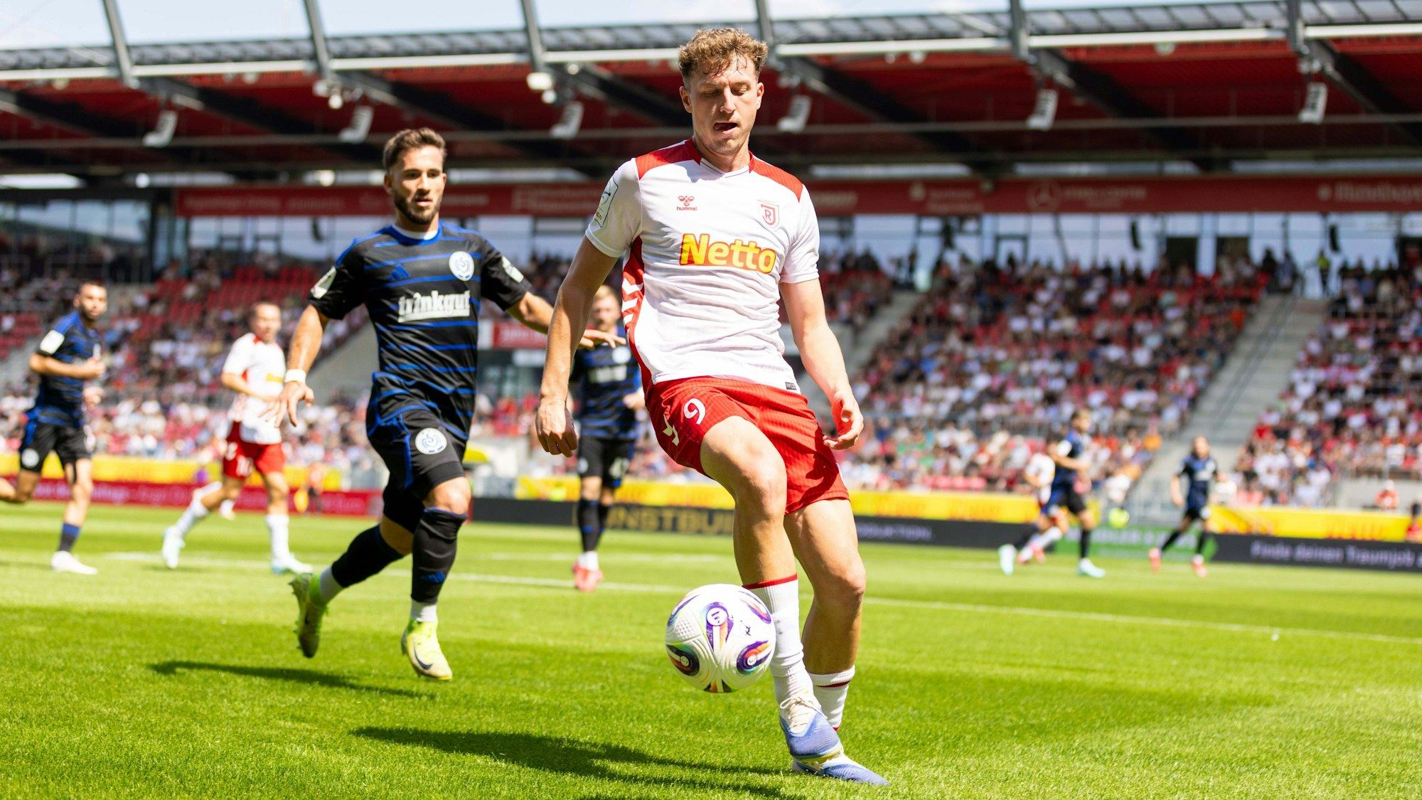 10.08.2025, Fussball, GER, Saison, 3.Liga, Saision 2025/2026, 2. Spieltag, SSV Jahn Regensburg - MSV Duisburg Dejan Galjen SSV Jahn Regensburg DFL REGULATIONS PROHIBIT ANY USE OF PHOTOGRAPHS AS IMAGE SEQUENCES AND/OR QUASI-VIDEO. *** 10 08 2025, Soccer, GER, Season, 3 Liga, Season 2025 2026, 2 Matchday, SSV Jahn Regensburg MSV Duisburg Dejan Galjen SSV Jahn Regensburg DFL REGULATIONS PROHIBIT ANY USE OF PHOTOGRAPHS AS IMAGE SEQUENCES AND OR QUASI VIDEO
