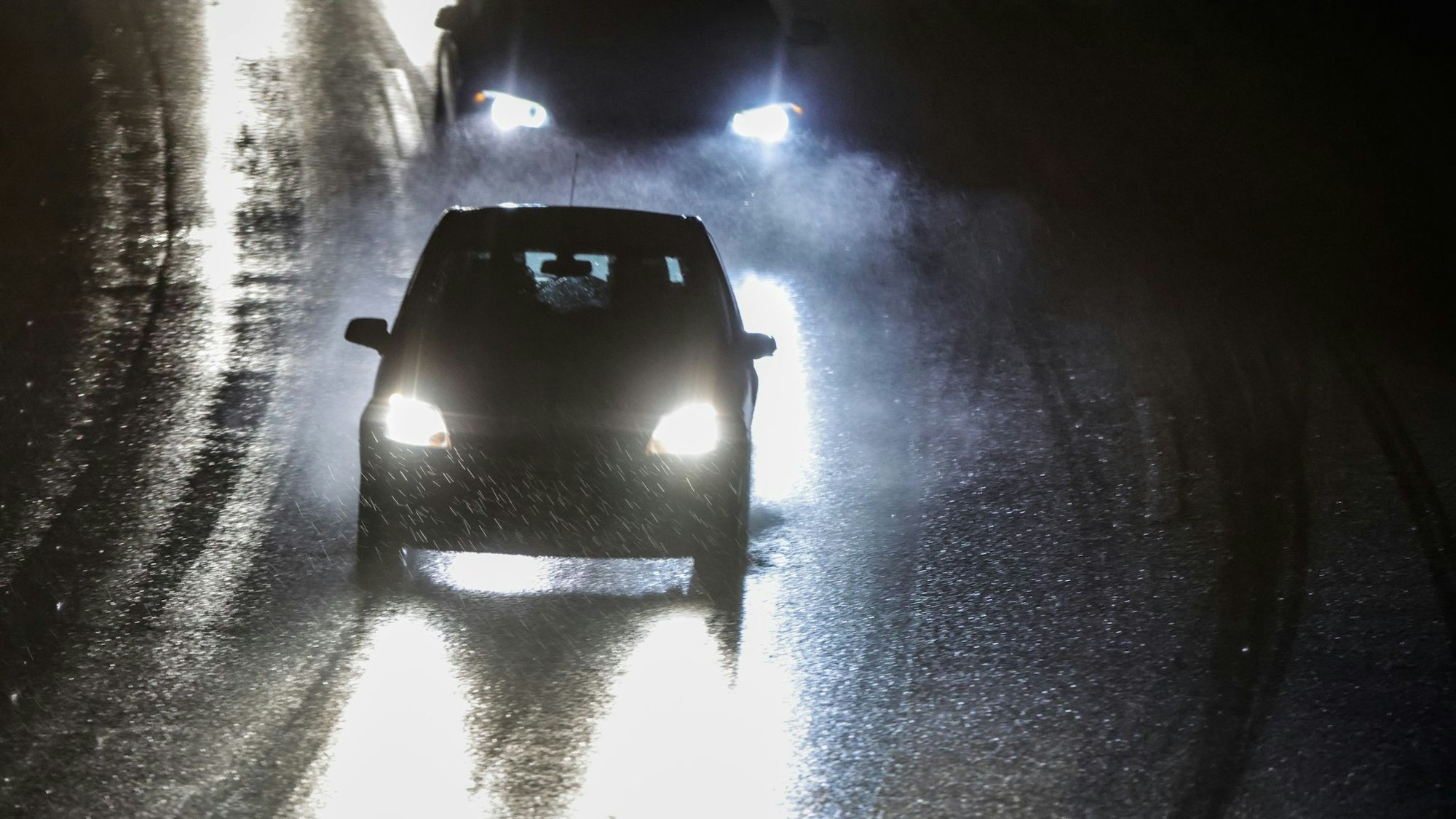 Der Sonntag in NRW bringt Wolken, Regen und regional Frost. (Symbolbild)