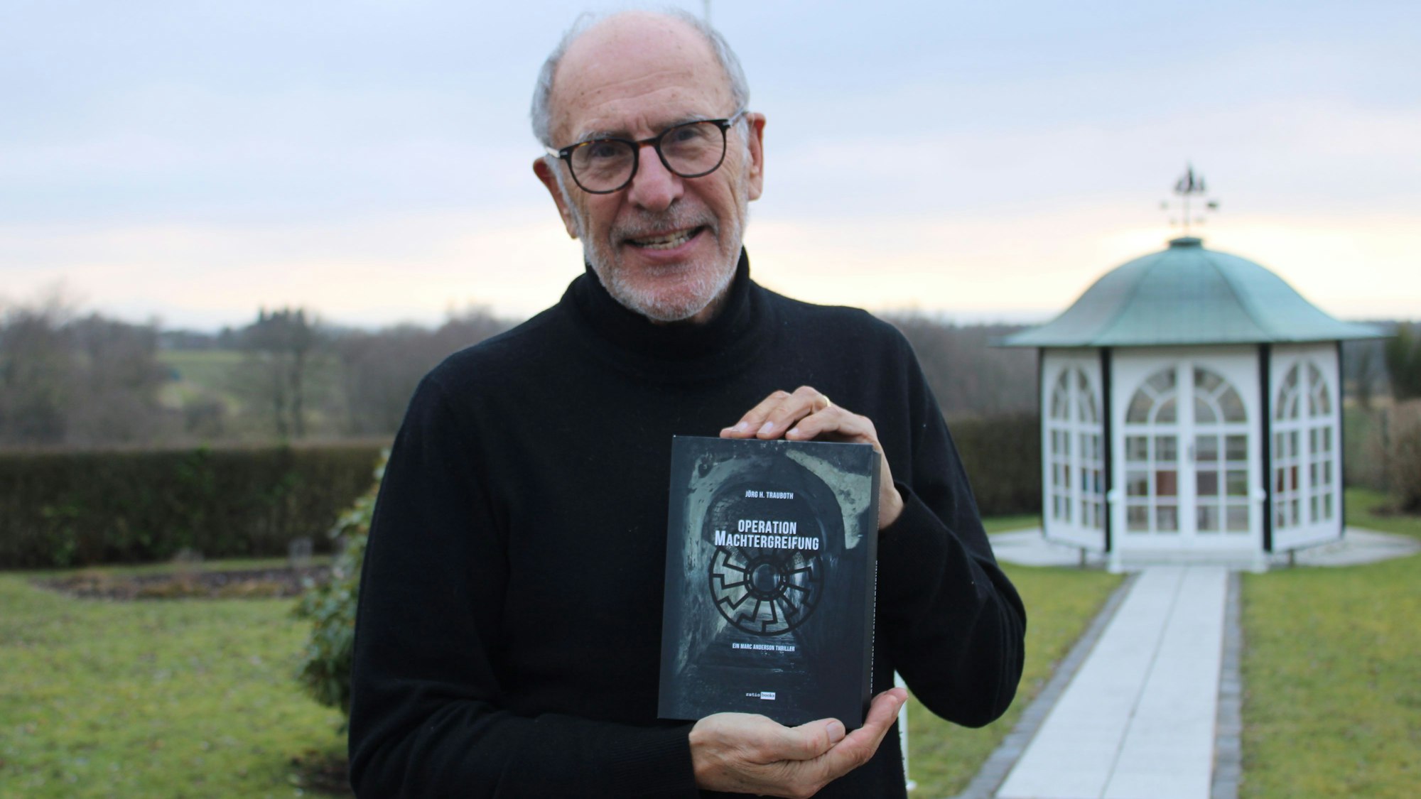 Jörg Trauboths aus Lohmar hat einen neuen Politthriller veröffentlicht: "Operation Machtergreifung"