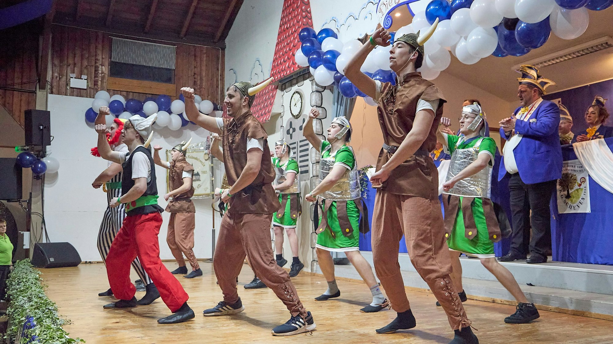 Das Bild zeigt den Auftritt des Männerballetts während der Sitzung.