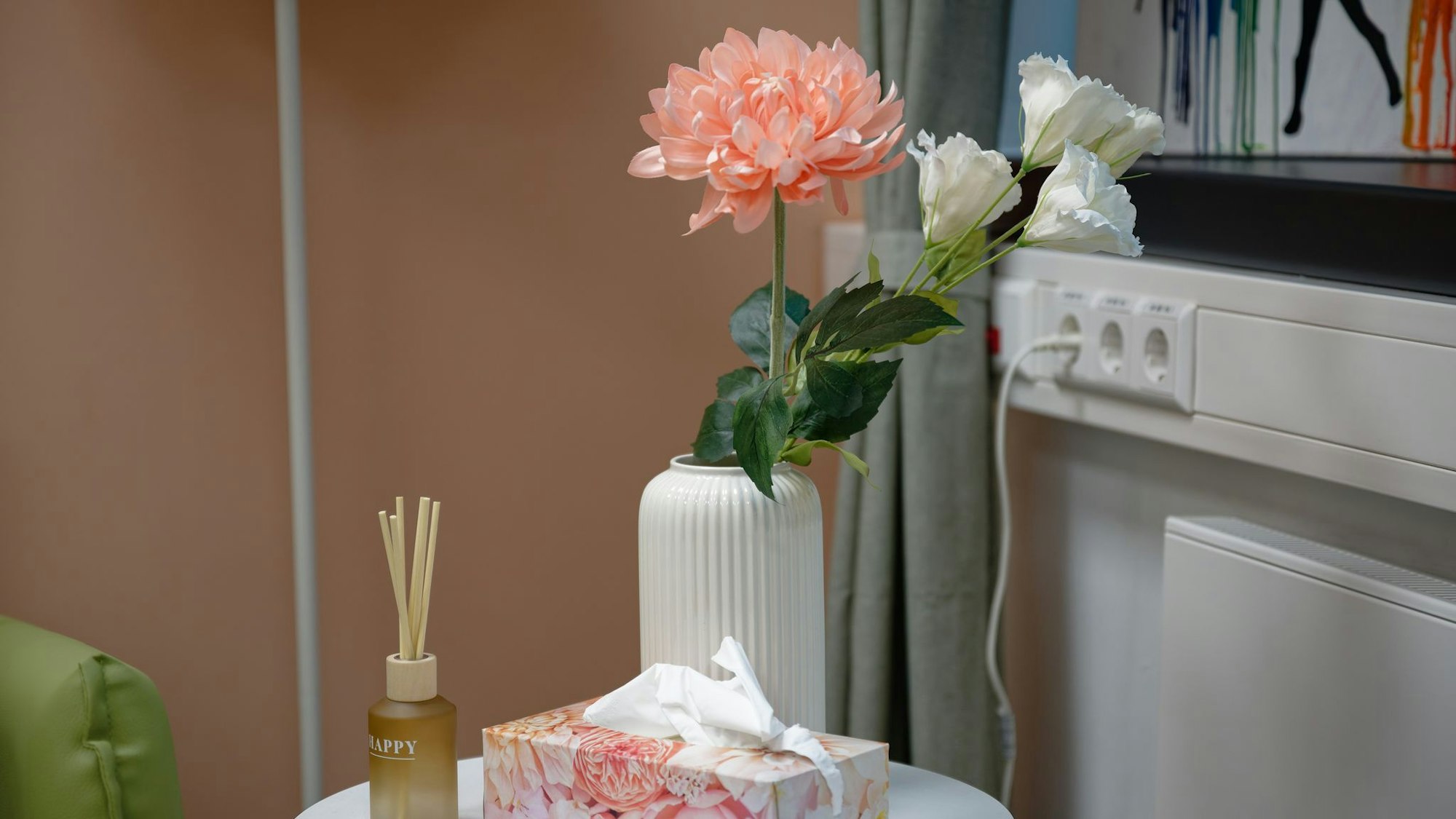 Anders eingerichtet: Im Raum der Gewaltschutzstelle für Frauen soll eine andere Atmosphäre erzeugt werden als das im üblichen Vernehmungsraum in einer Polizeidienststelle so ist.