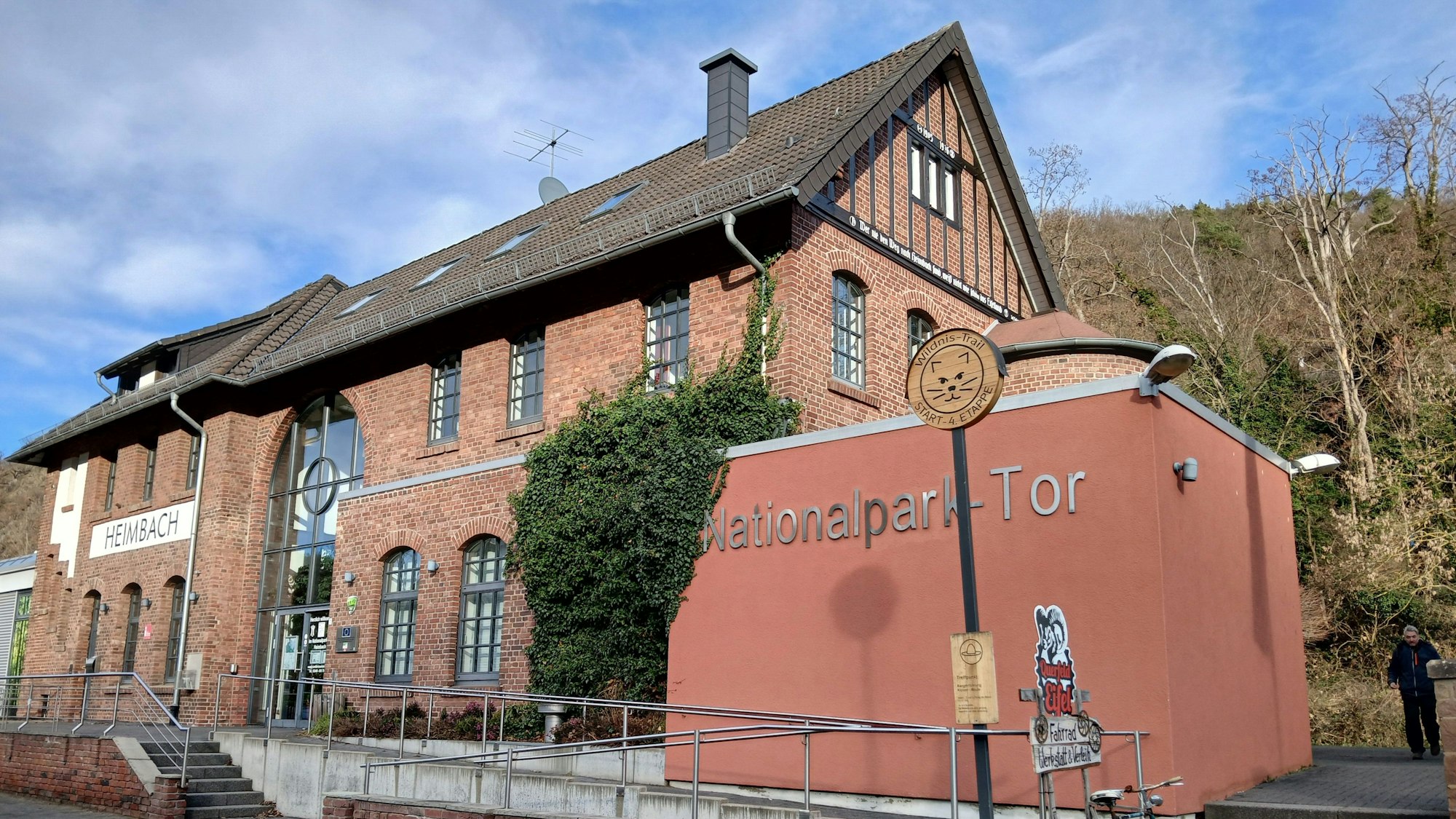 Ein Blick auf das Bahnhofsgebäude.