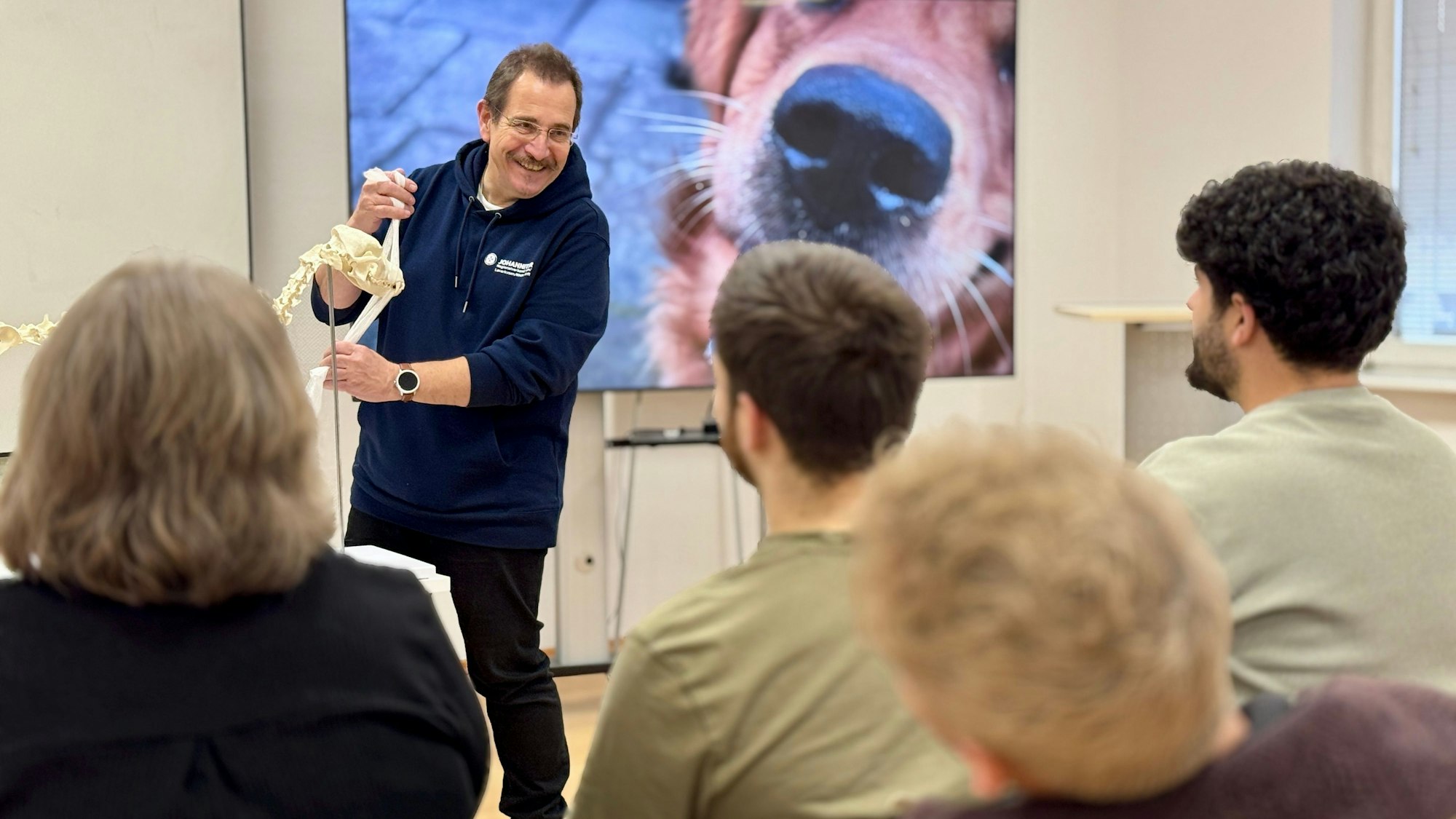 Christian van Duijnen-Leiße ist Leiter des Kurses.
