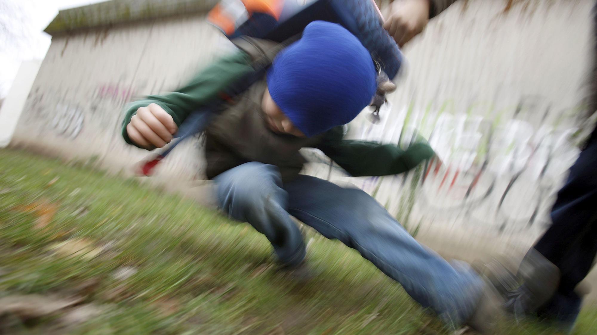 Mehrere Attacken auf andere Kinder: Viele Oder pfer sind Zweit- bis Fünftklässler. dpa
