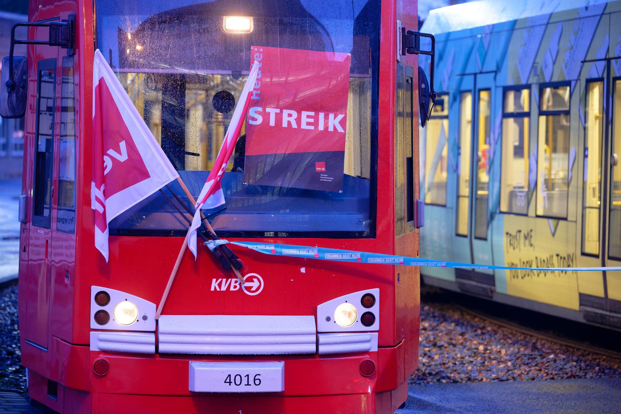 Verdi ruft bundesweit zu Warnstreiks im Nahverkehr auf.