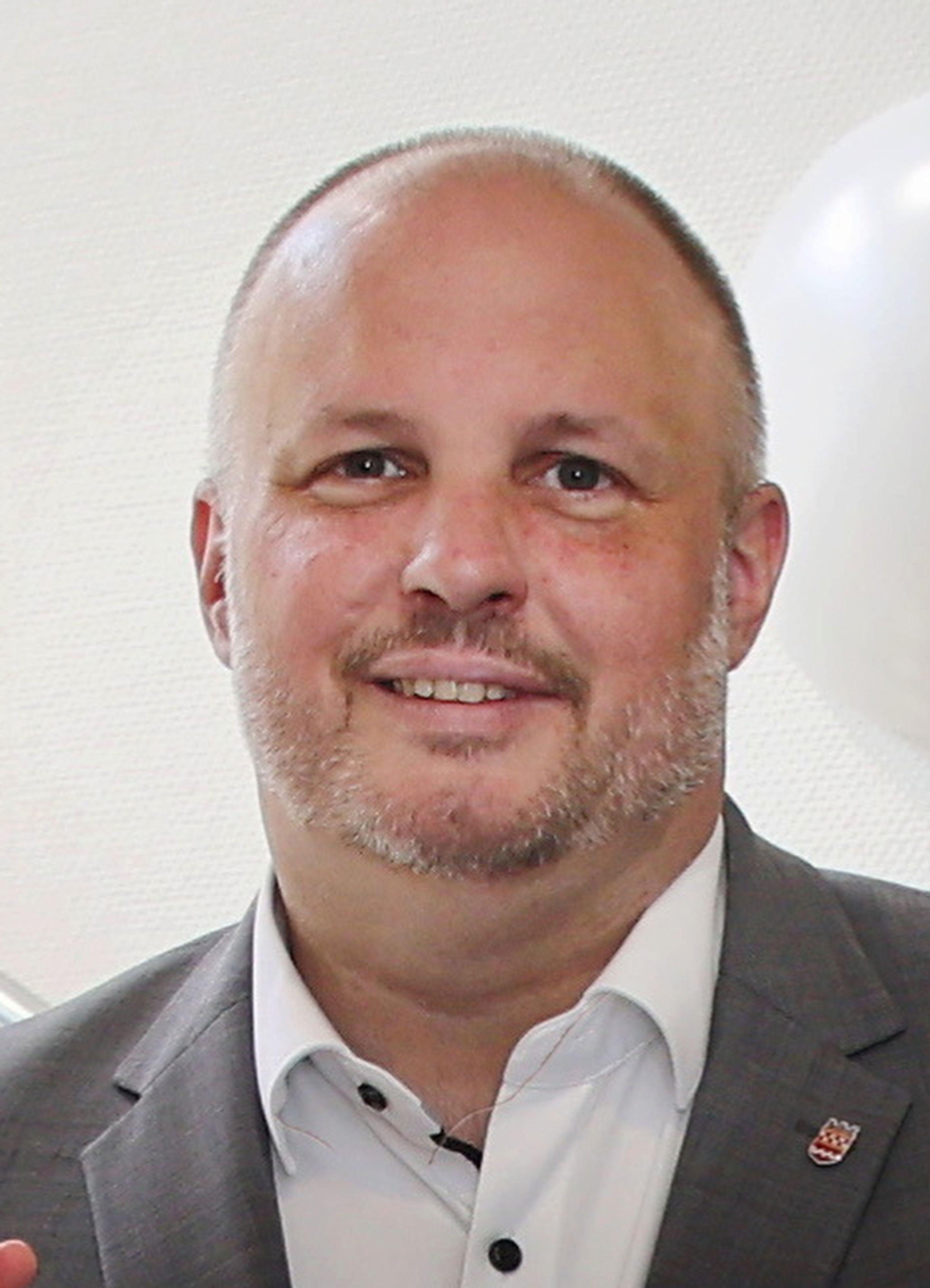 2026 Bergneustadts Bürgermeister Thul spricht über Vorhaben - Rundschau ...