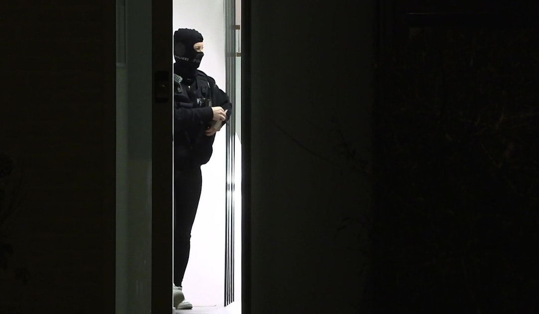 Raids: Searches in Troisdorf and Sankt Augustin - | Police arrest ...