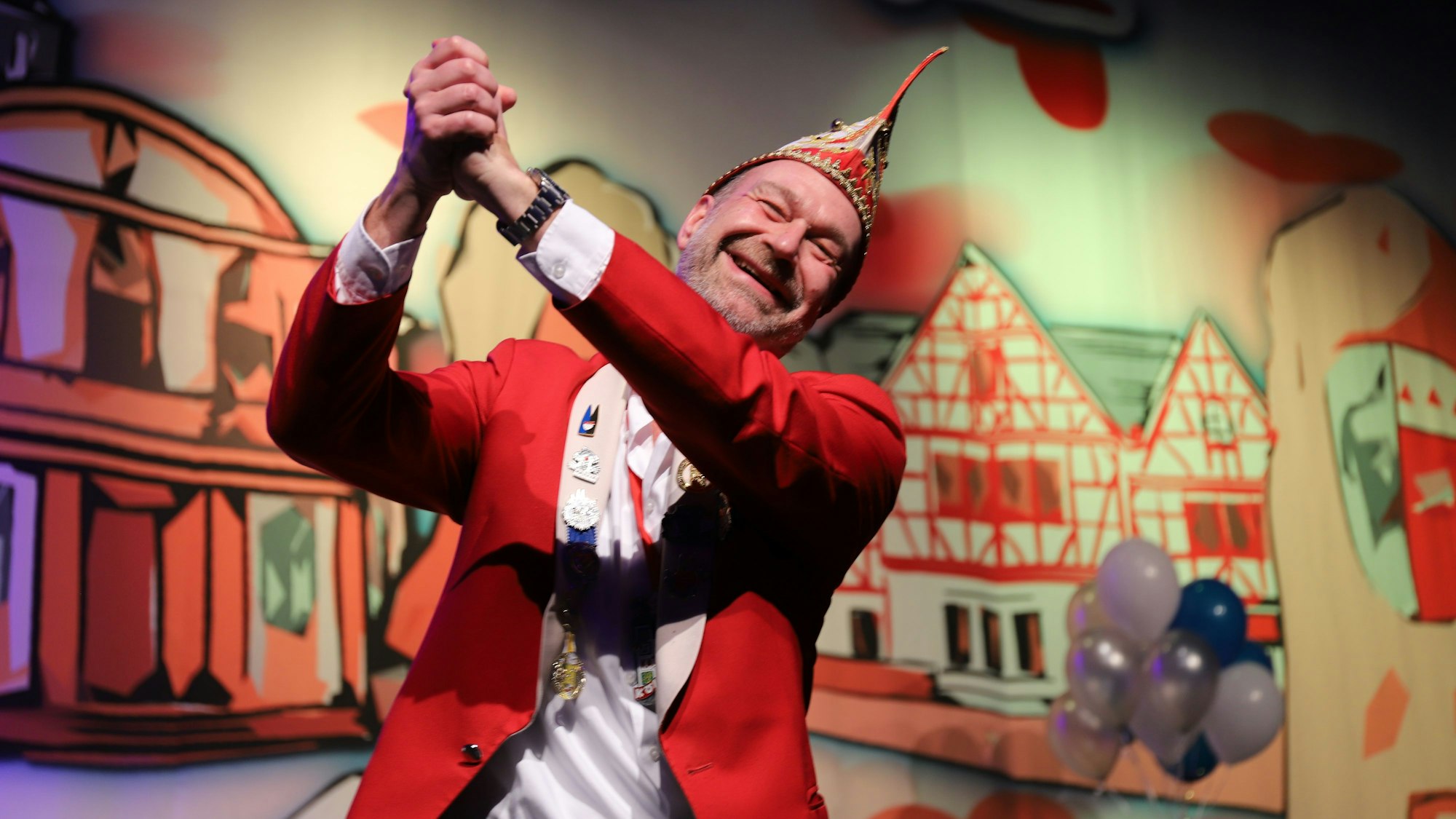 Sitzungspräsident Volker Weininger lieferte sich mit dem Orchester eine köstliche Kabbelei.