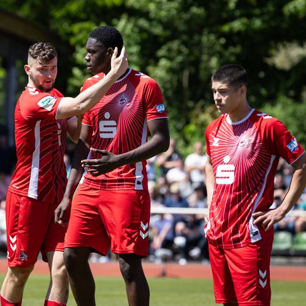 DFB U19 Nachwuchsliga Halbfinale: SV Werder Bremen vs. 1. FC Köln U19, Weserstadion Platz 11 Luis Magnus Stapelmann nr.04, 1. FC Köln U19 und Assad Kotya-Fofana nr.05, 1. FC Köln U19 nach gelungener Abwehraktion DFB U19 Nachwuchsliga Halbfinale: SV Werder Bremen vs. 1. FC Köln U19, Weserstadion Platz 11 am 11.05.25 *** DFB U19 Junior League semi-final SV Werder Bremen vs 1 FC Köln U19, Weserstadion Platz 11 Luis Magnus Stapelmann nr 04, 1 FC Köln U19 and Assad Kotya Fofana nr 05, 1 FC Köln U19 after a successful defensive action DFB U19 Junior League semi-final SV Werder Bremen vs 1 FC Köln U19, Weserstadion Platz 11 on 11 05 25 Copyright: xBEAUTIFULxSPORTS/MarioxM.xKobergx
