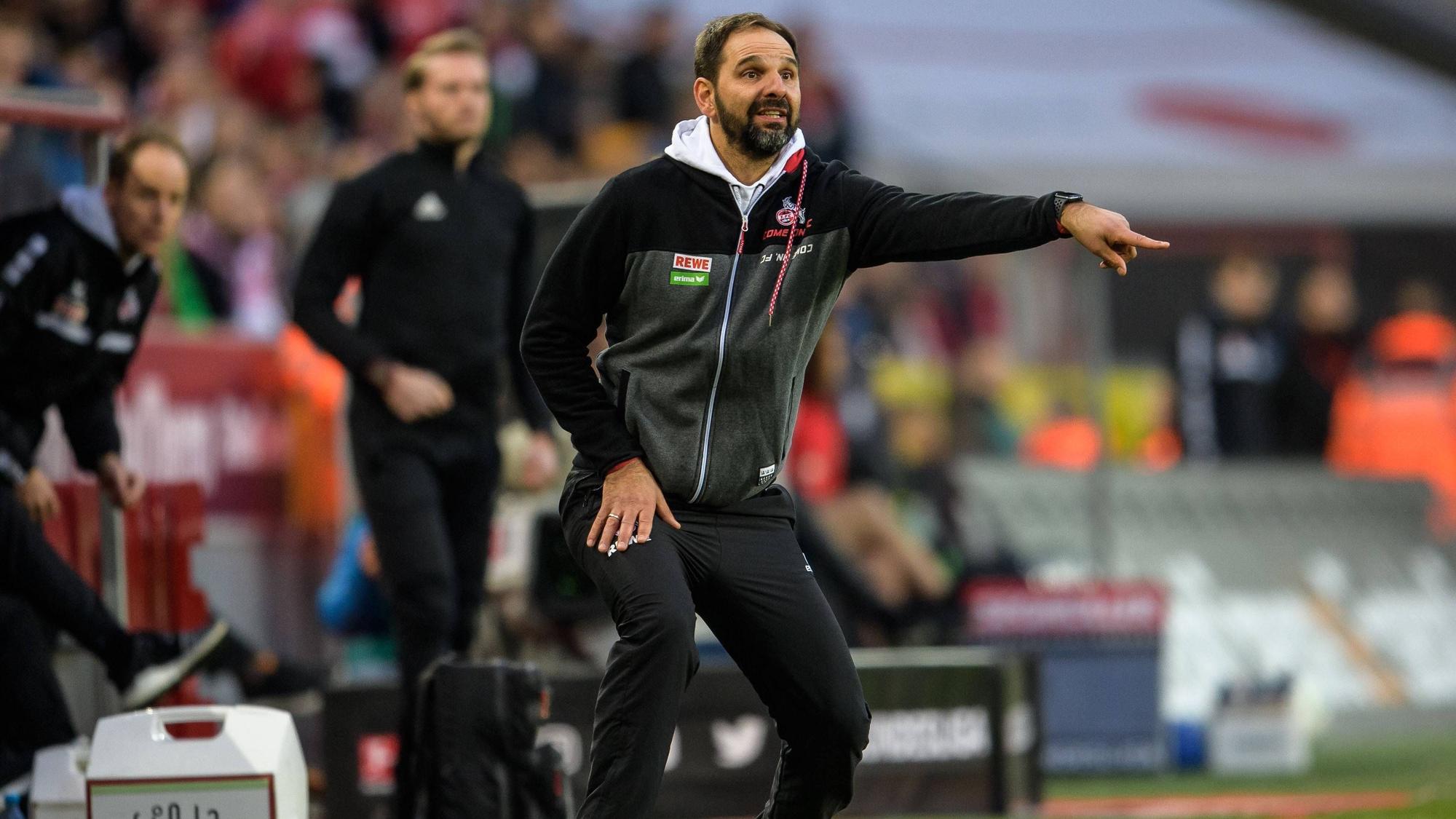 SStefan Ruthenbeck als Trainer der FC-Profis beim Heimspiel gegen den FC Augsburg im Januar 2018.