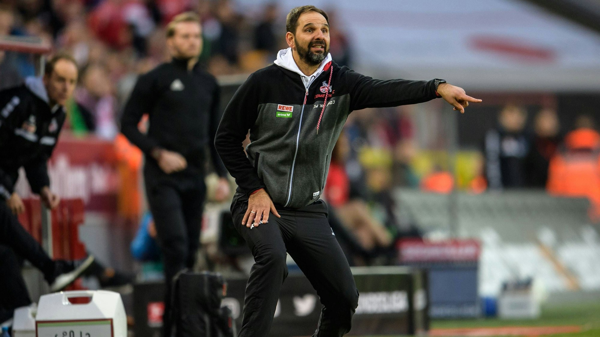 SStefan Ruthenbeck als Trainer der FC-Profis beim Heimspiel gegen den FC Augsburg im Januar 2018.