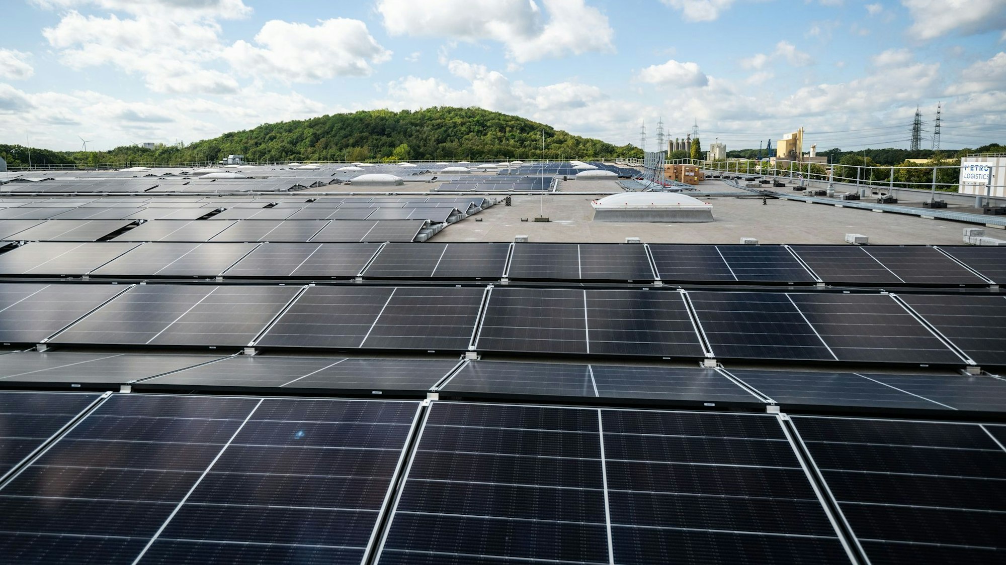 Der Solarboom hat sich 2025 auch in NRW etwas abgeschwächt: Es wurden weniger Anlagen gebaut als noch im Vorjahr. (Symbolbild)