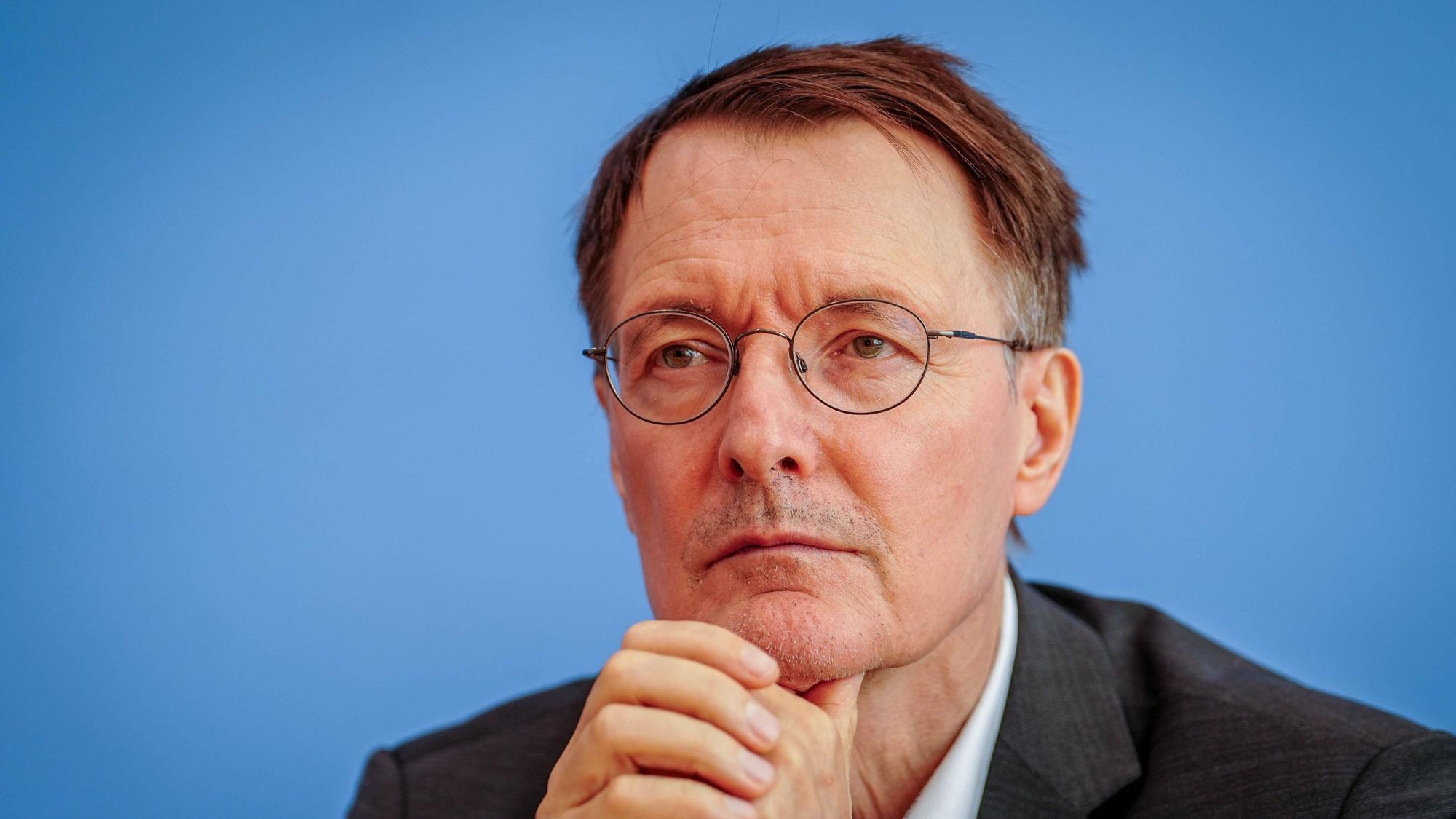 „Das bringt Gefährdungen, die wir uns bisher nicht vorstellen konnten“: SPD-Forschungspolitiker Karl Lauterbach.