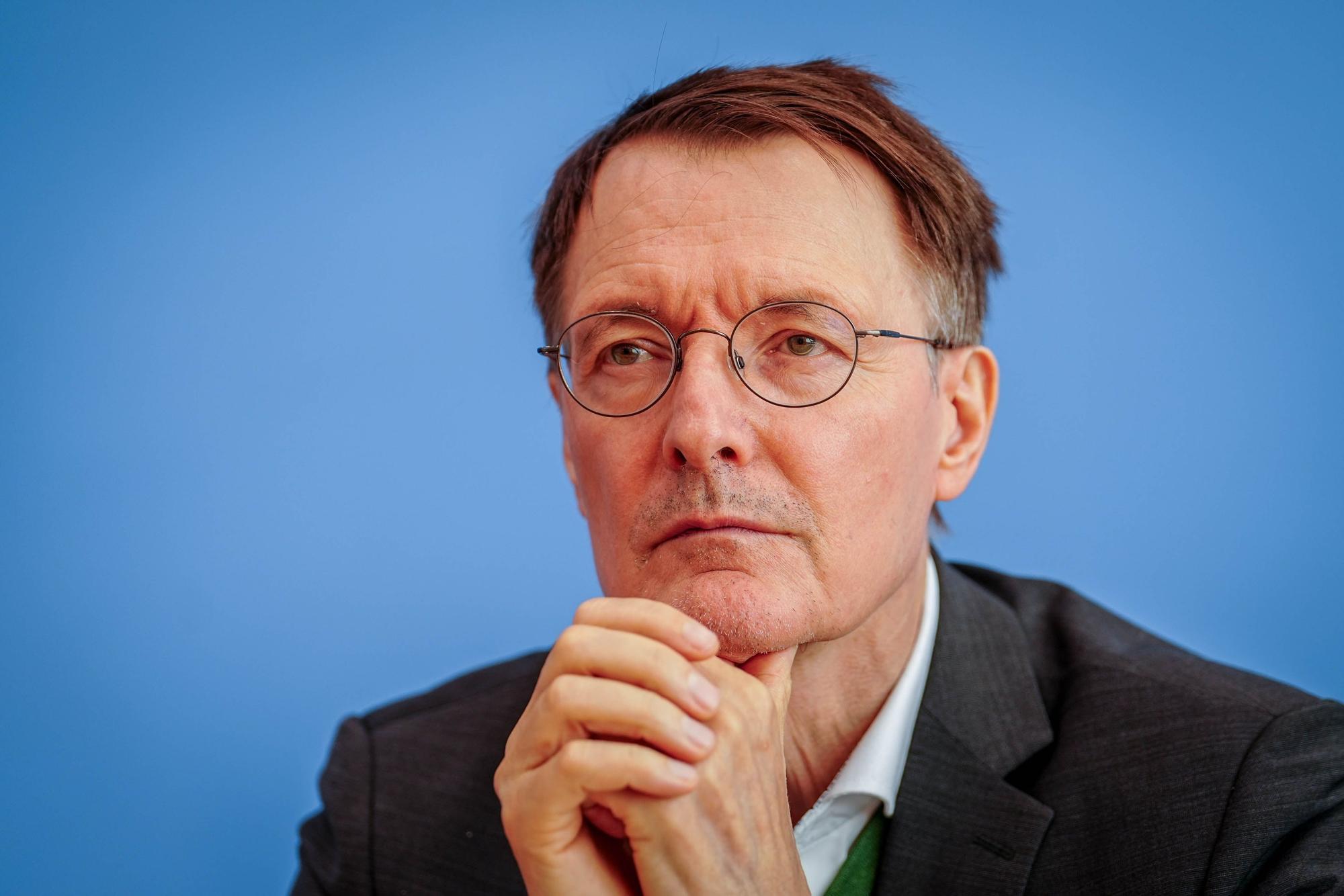 „Das bringt Gefährdungen, die wir uns bisher nicht vorstellen konnten“: SPD-Forschungspolitiker Karl Lauterbach.
