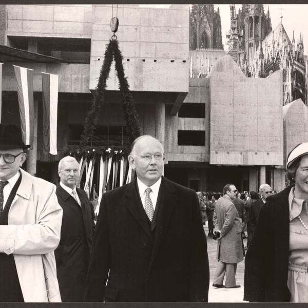 Richtfest für das Museum Ludwig Im Bild v.l.: der Kölner Oberstadtdirektor Kurt Rossa, mit Peter und Irene Ludwig.