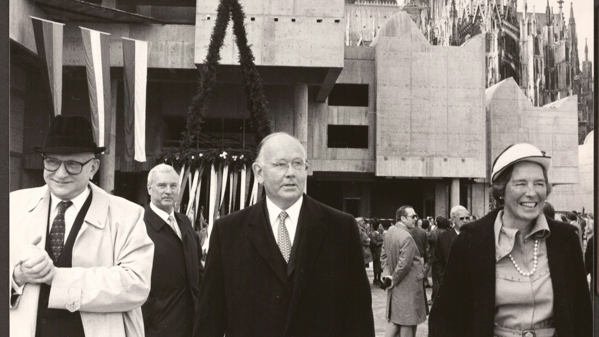 Richtfest für das Museum Ludwig Im Bild v.l.: der Kölner Oberstadtdirektor Kurt Rossa, mit Peter und Irene Ludwig.