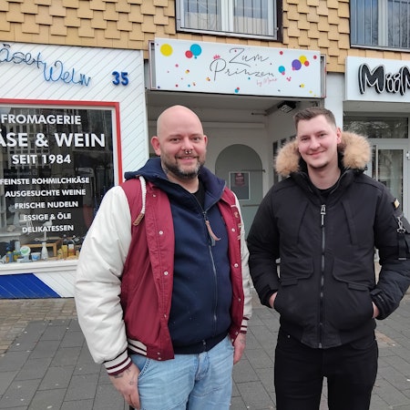 Neues Projekt: Manuel "Momo" Schmitz (links) und sein Kompagnon Dominik Pohle ziehen mit ihrer Kultkneipe Zum Prinzen in den früheren Casbah-Club.